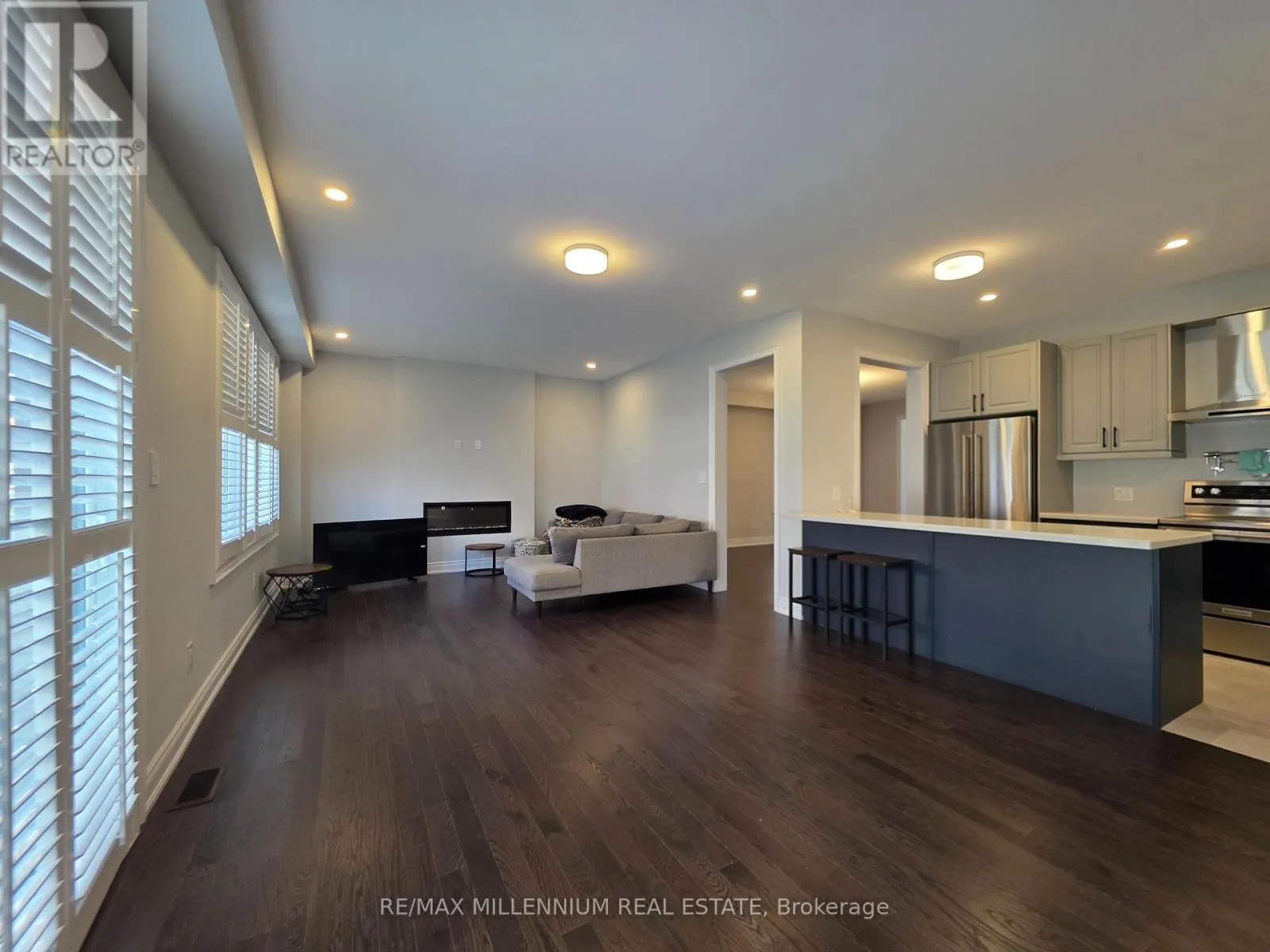 87 BEARBERRY ROAD E