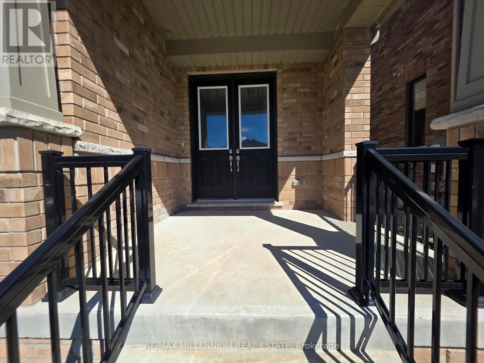 87 BEARBERRY ROAD E