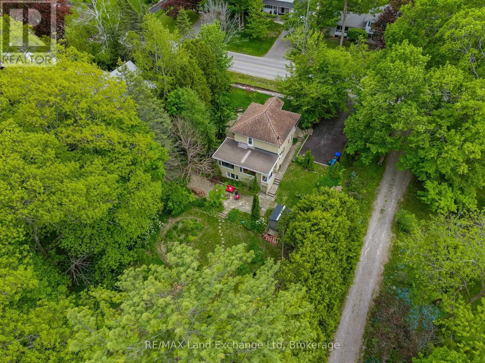 836 VICTORIA STREET