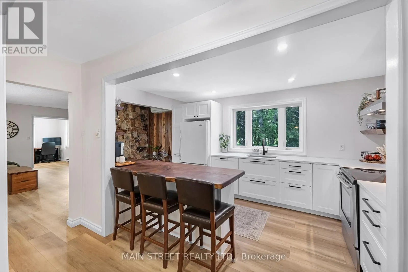 1905 GEORGE JOHNSTON ROAD