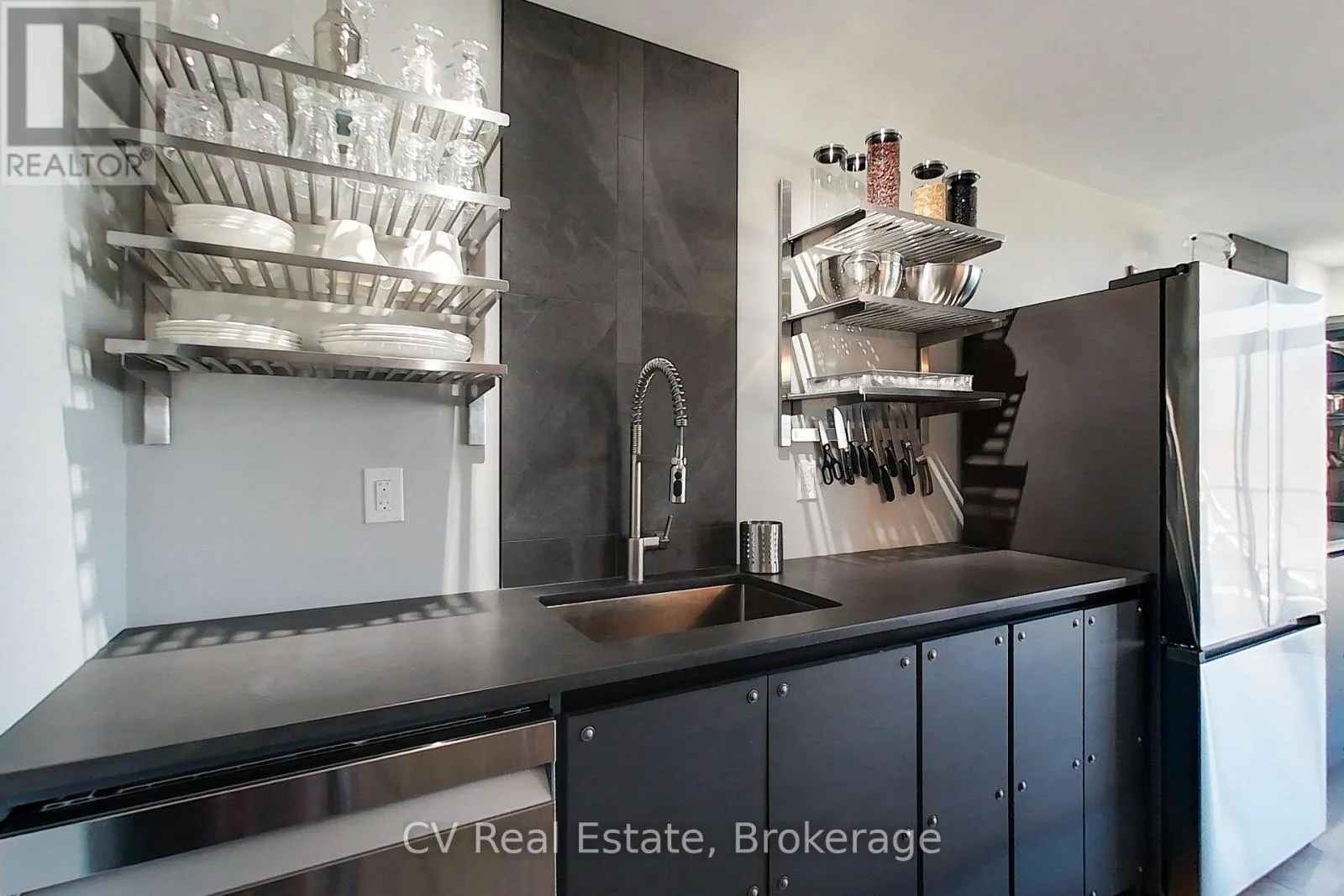 303 - 1 SHIPYARD LANE #303