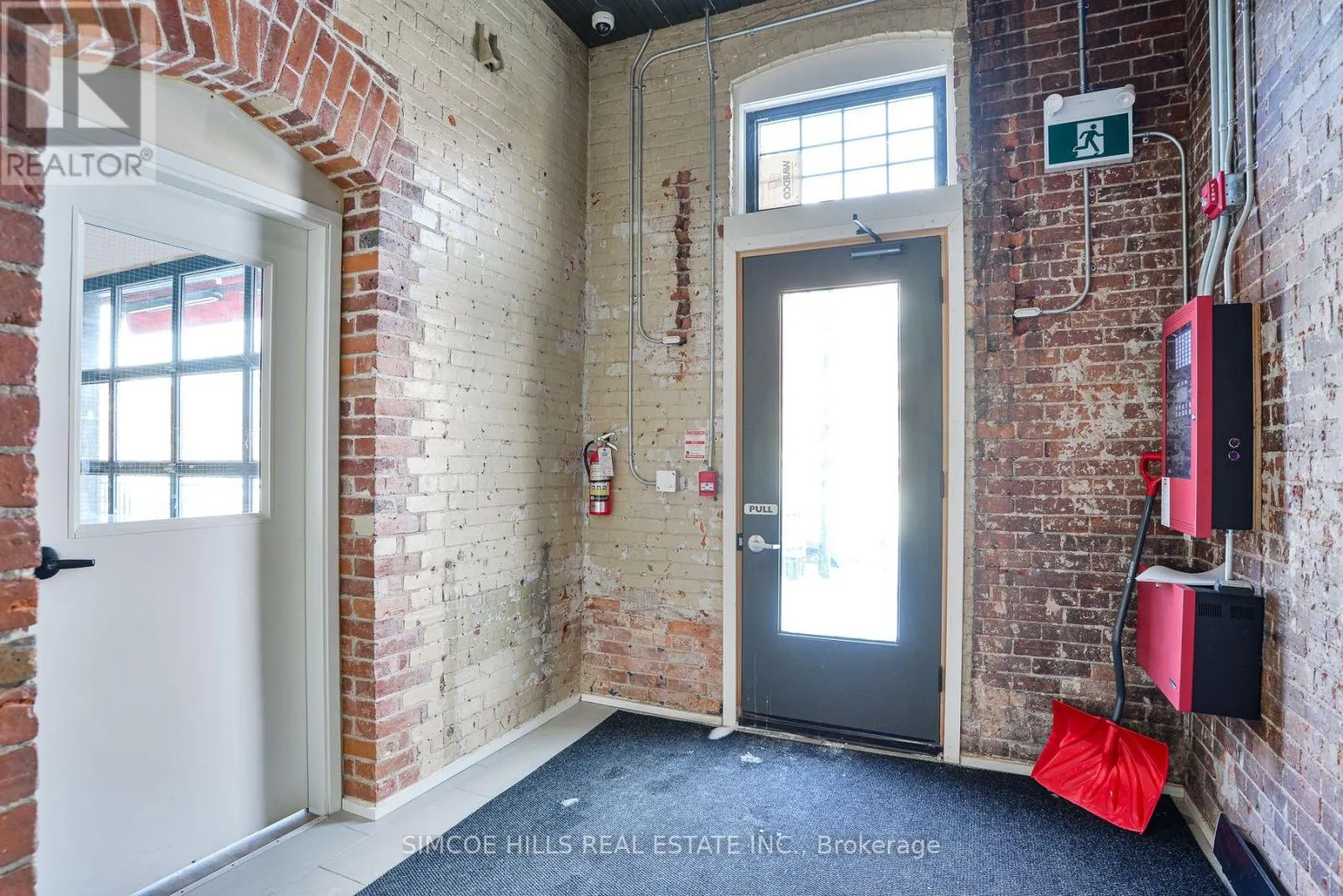 27 PETER STREET N