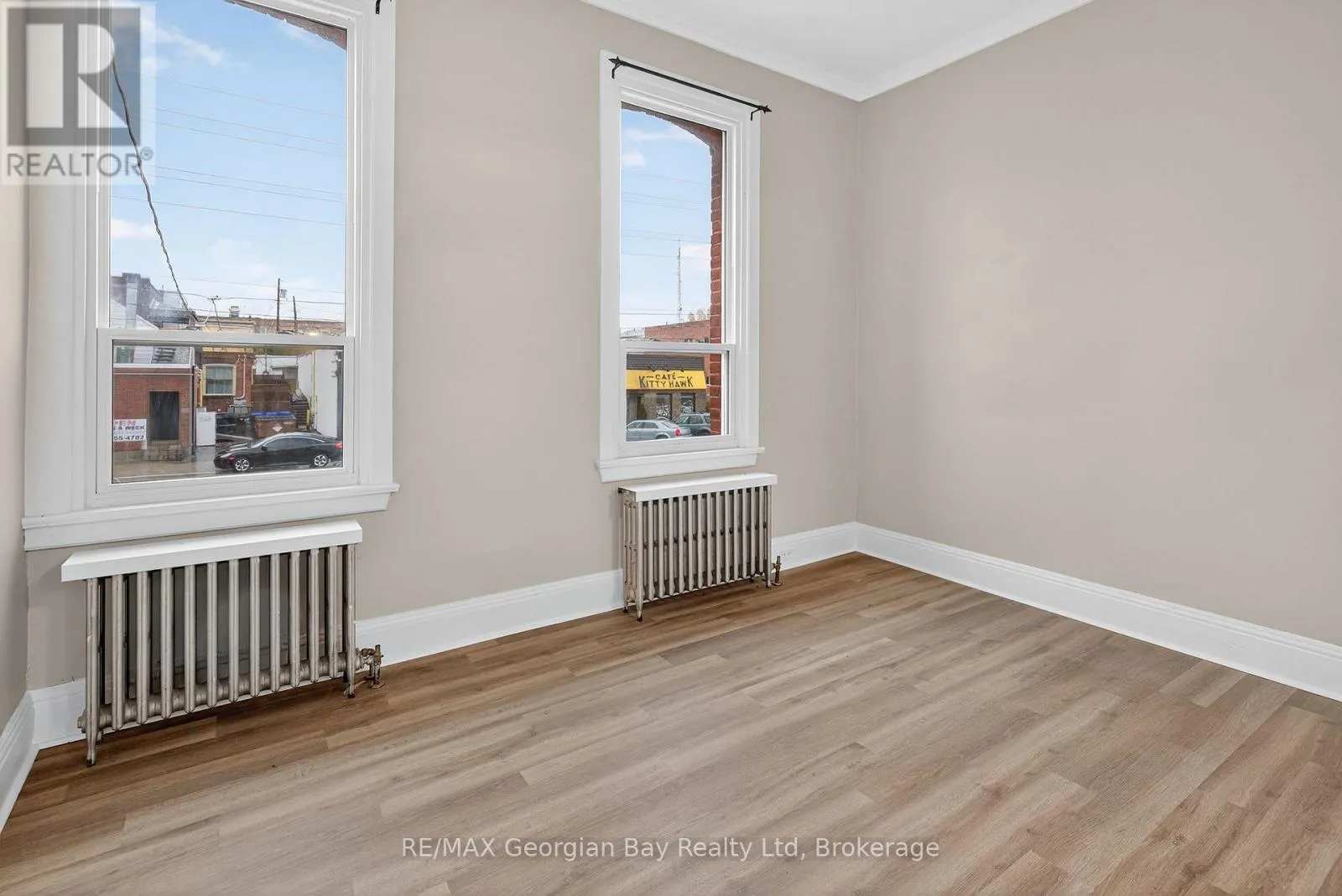 3 - 90 MAIN STREET #3
