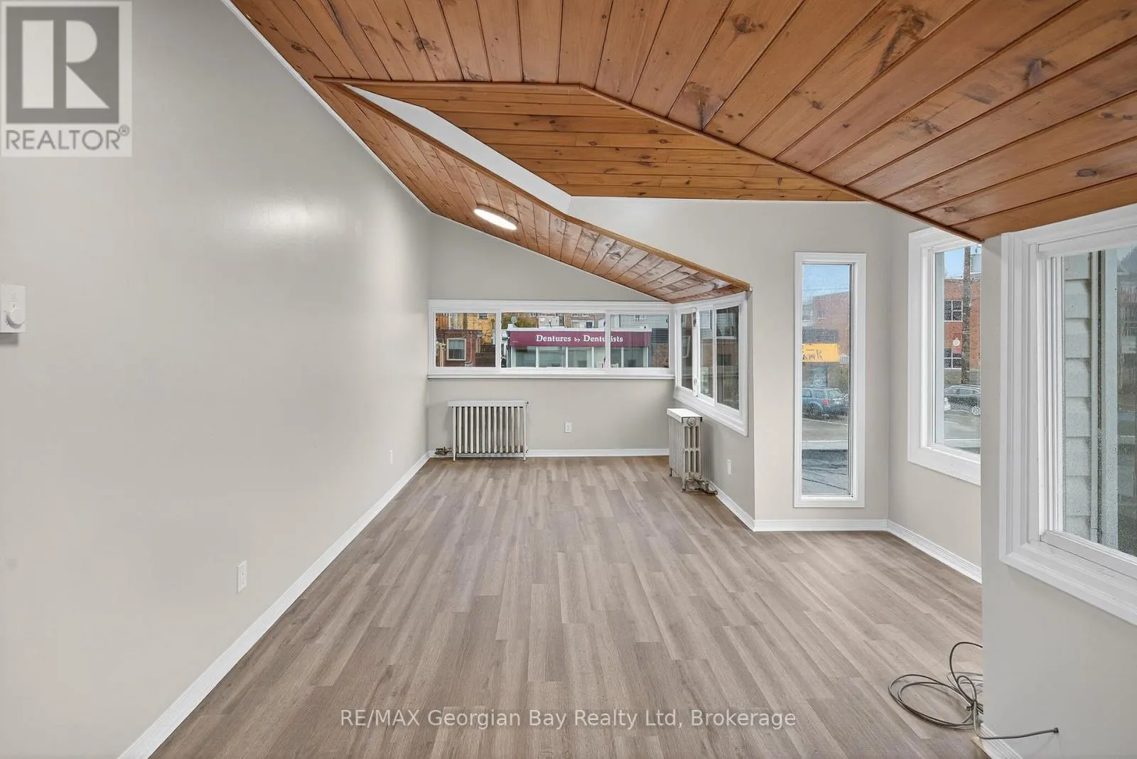 3 - 90 MAIN STREET #3