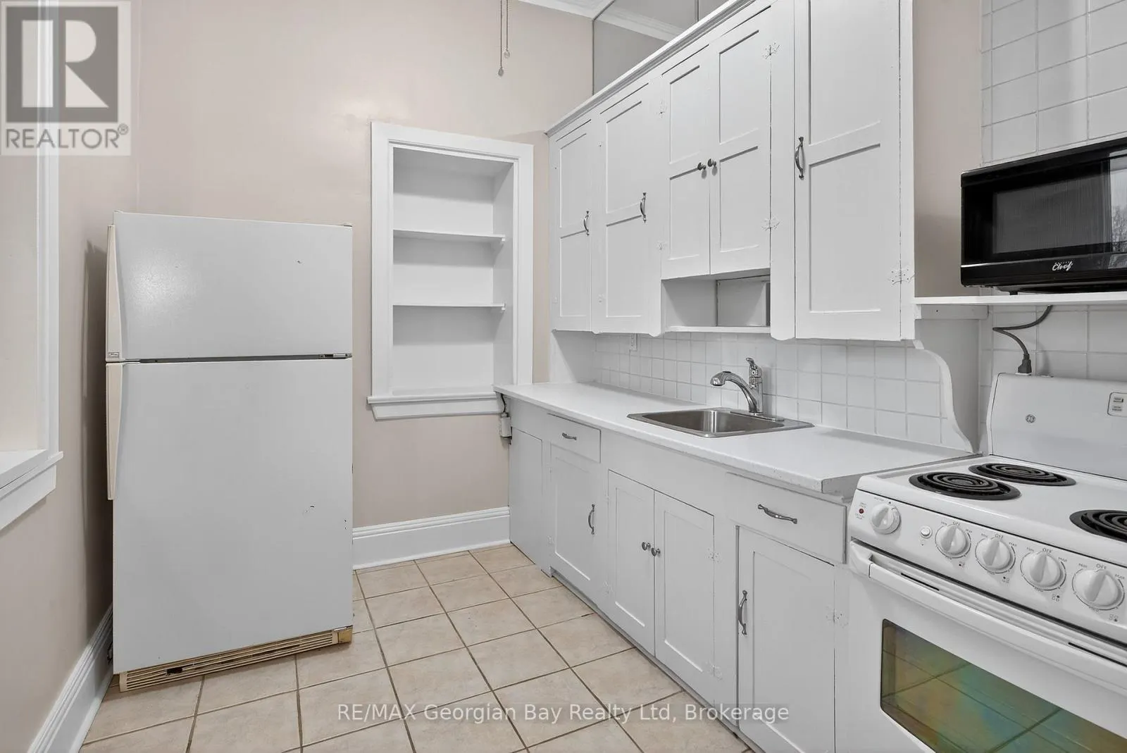 3 - 90 MAIN STREET #3