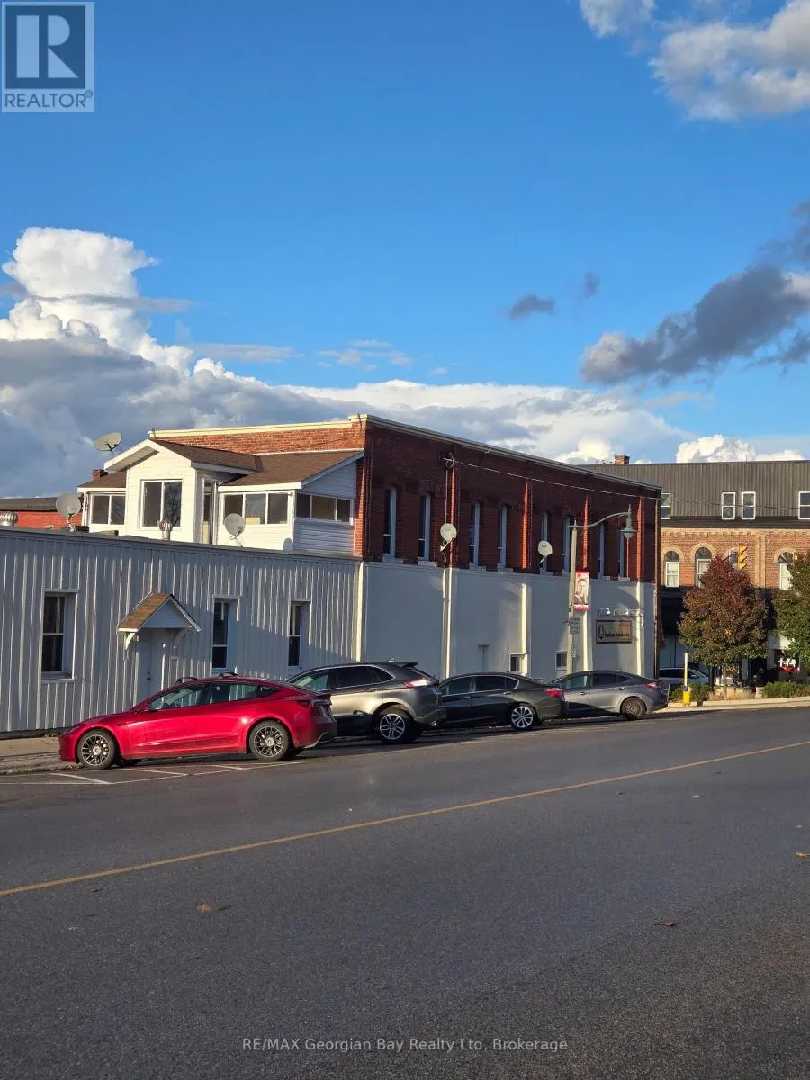 3 - 90 MAIN STREET #3