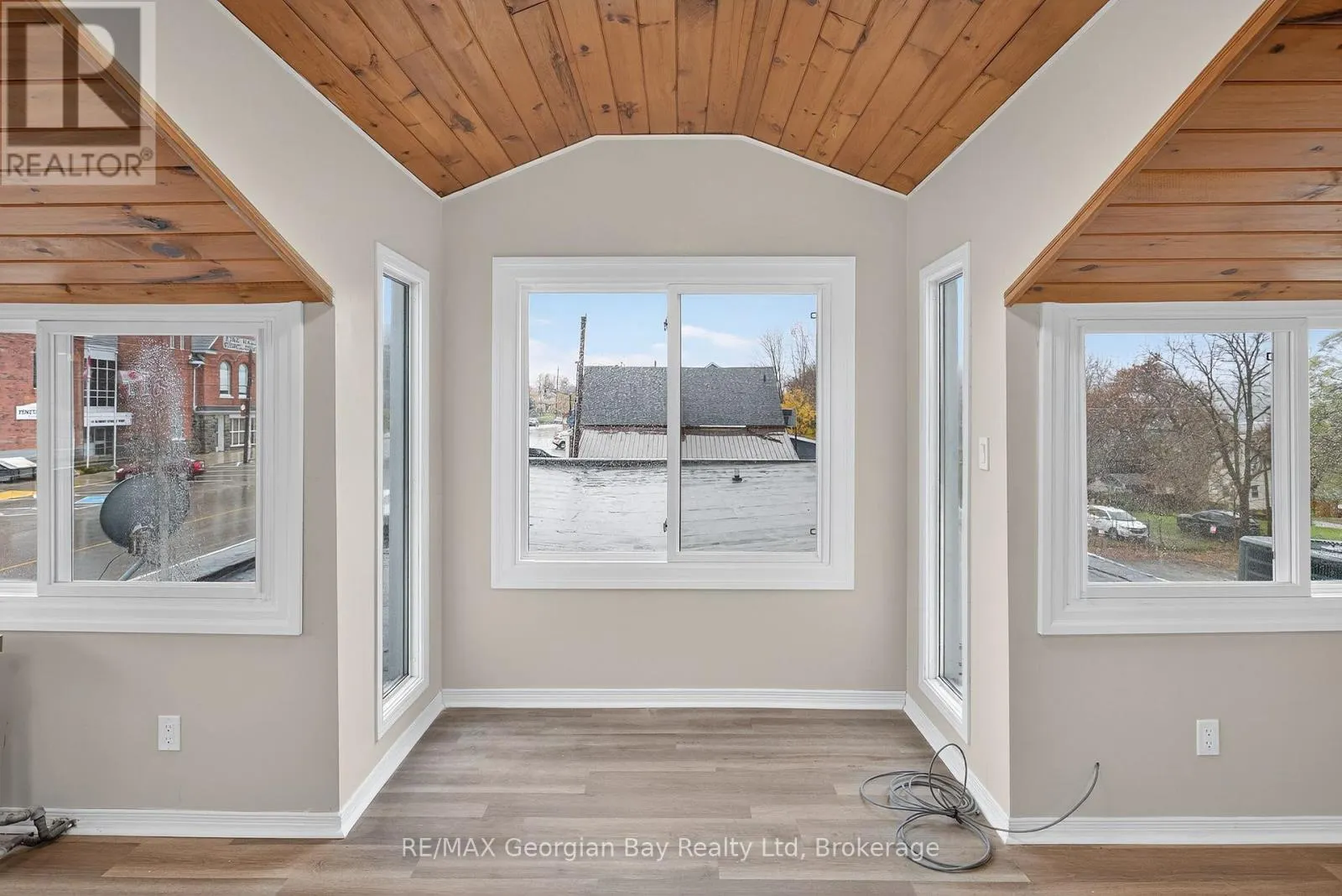 3 - 90 MAIN STREET #3
