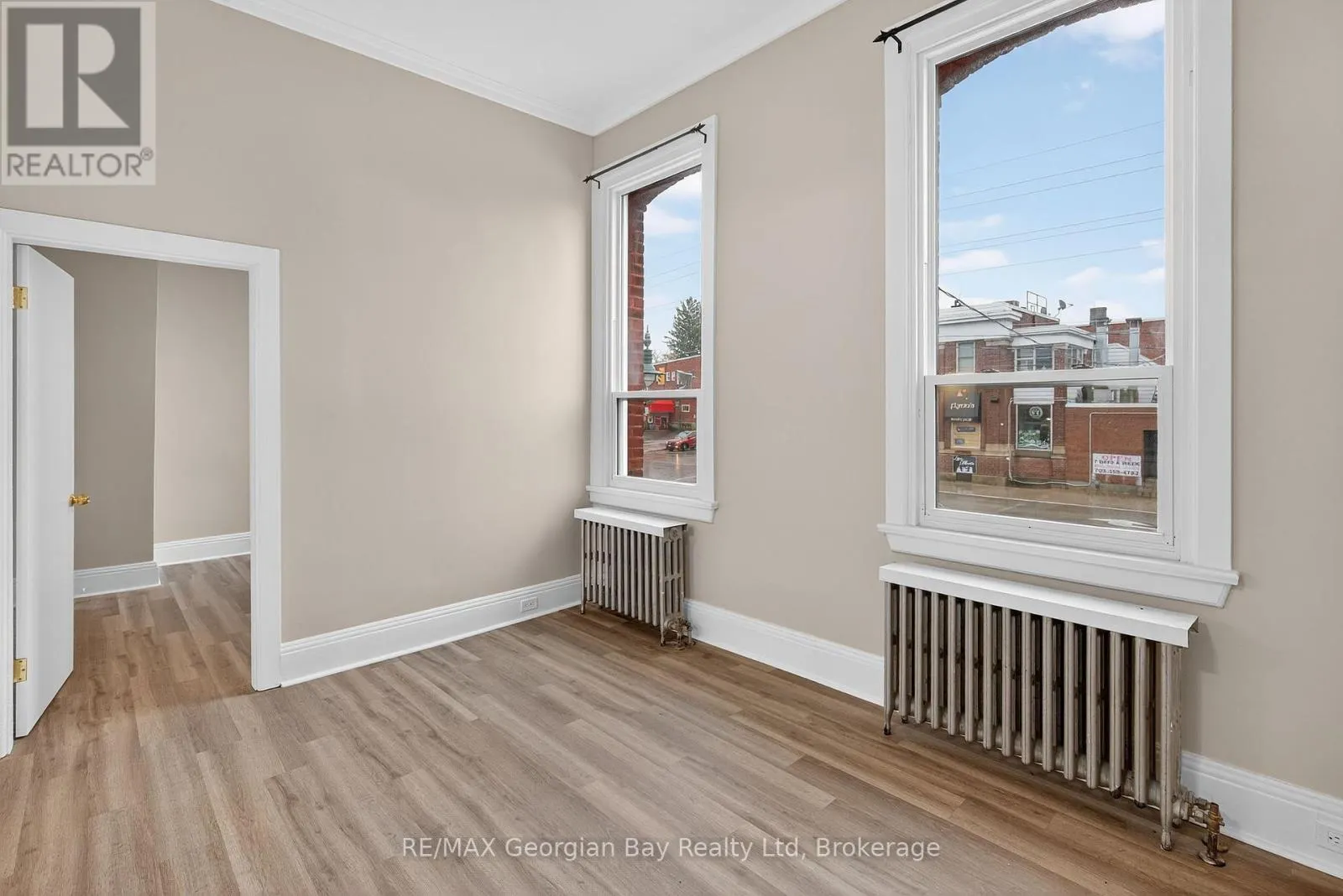 3 - 90 MAIN STREET #3