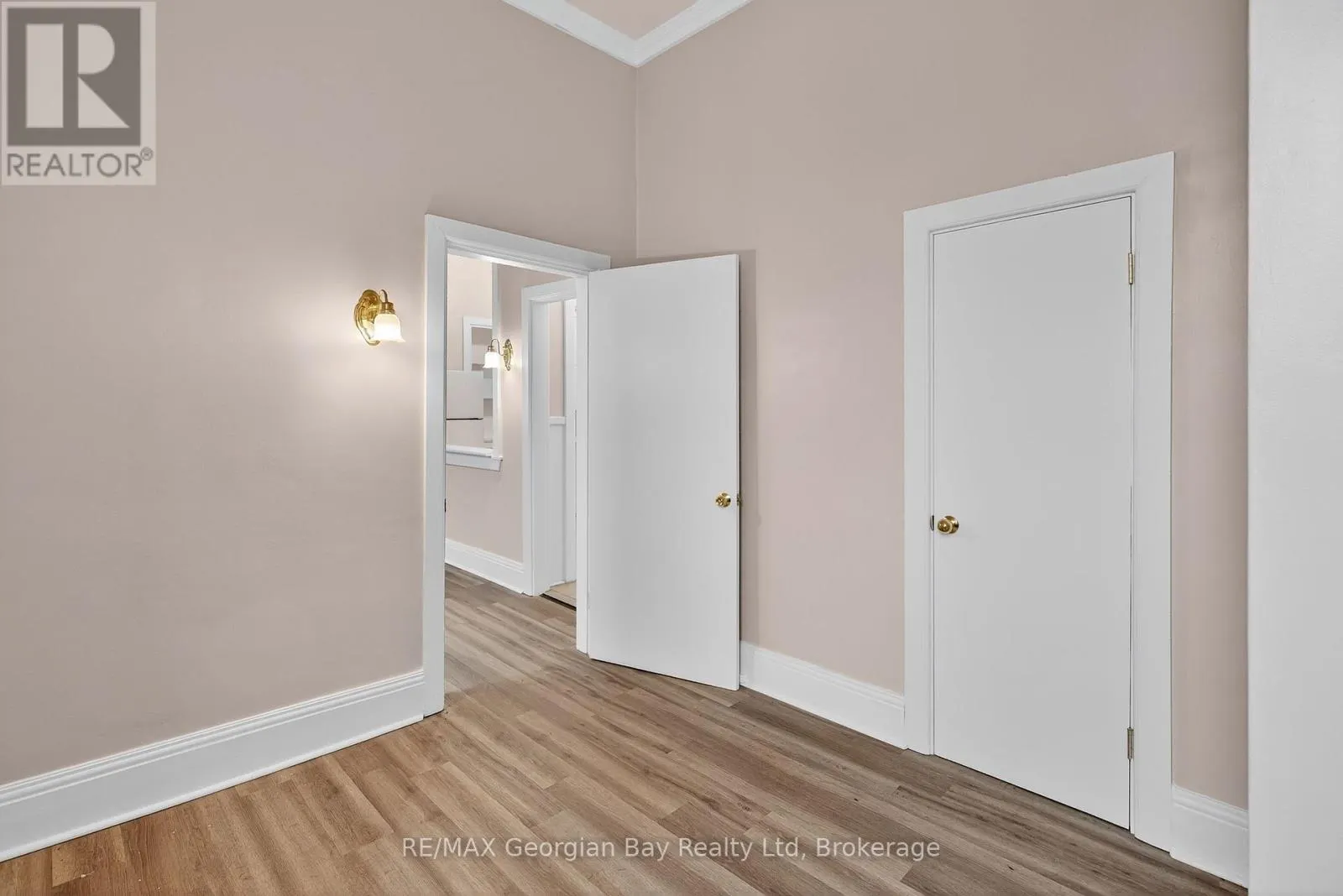3 - 90 MAIN STREET #3