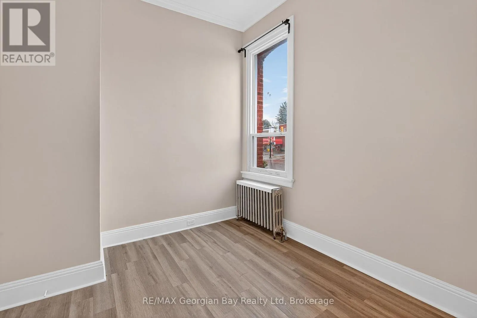 3 - 90 MAIN STREET #3