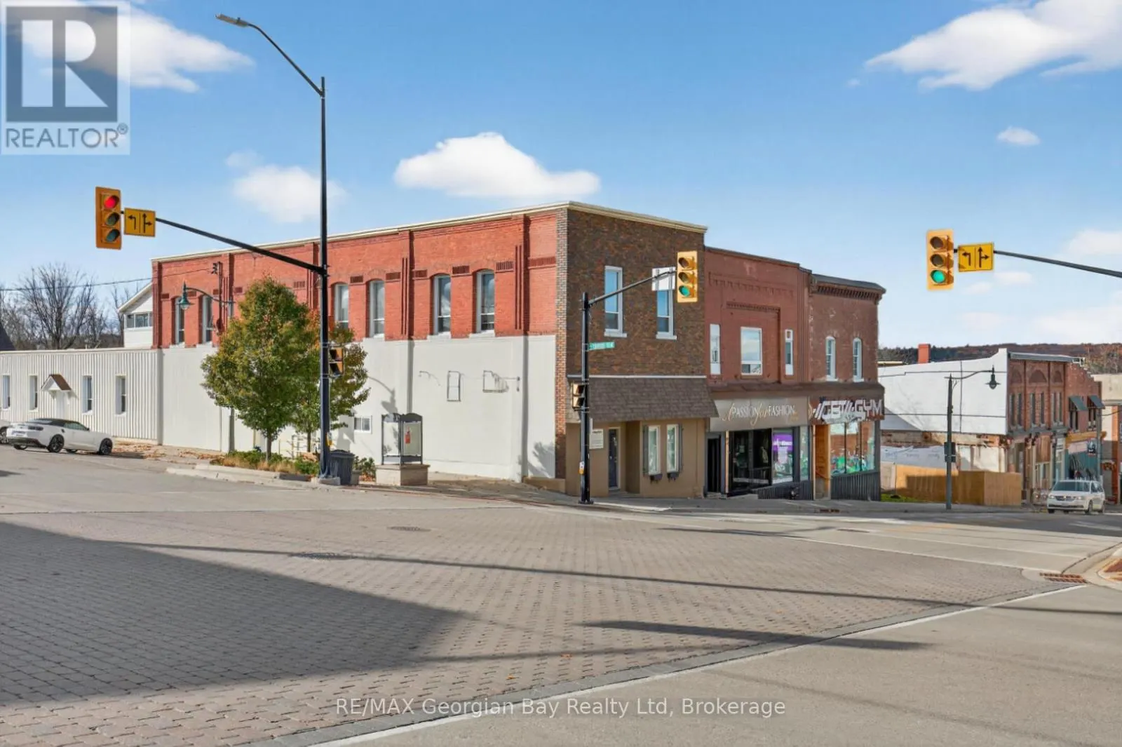 3 - 90 MAIN STREET #3