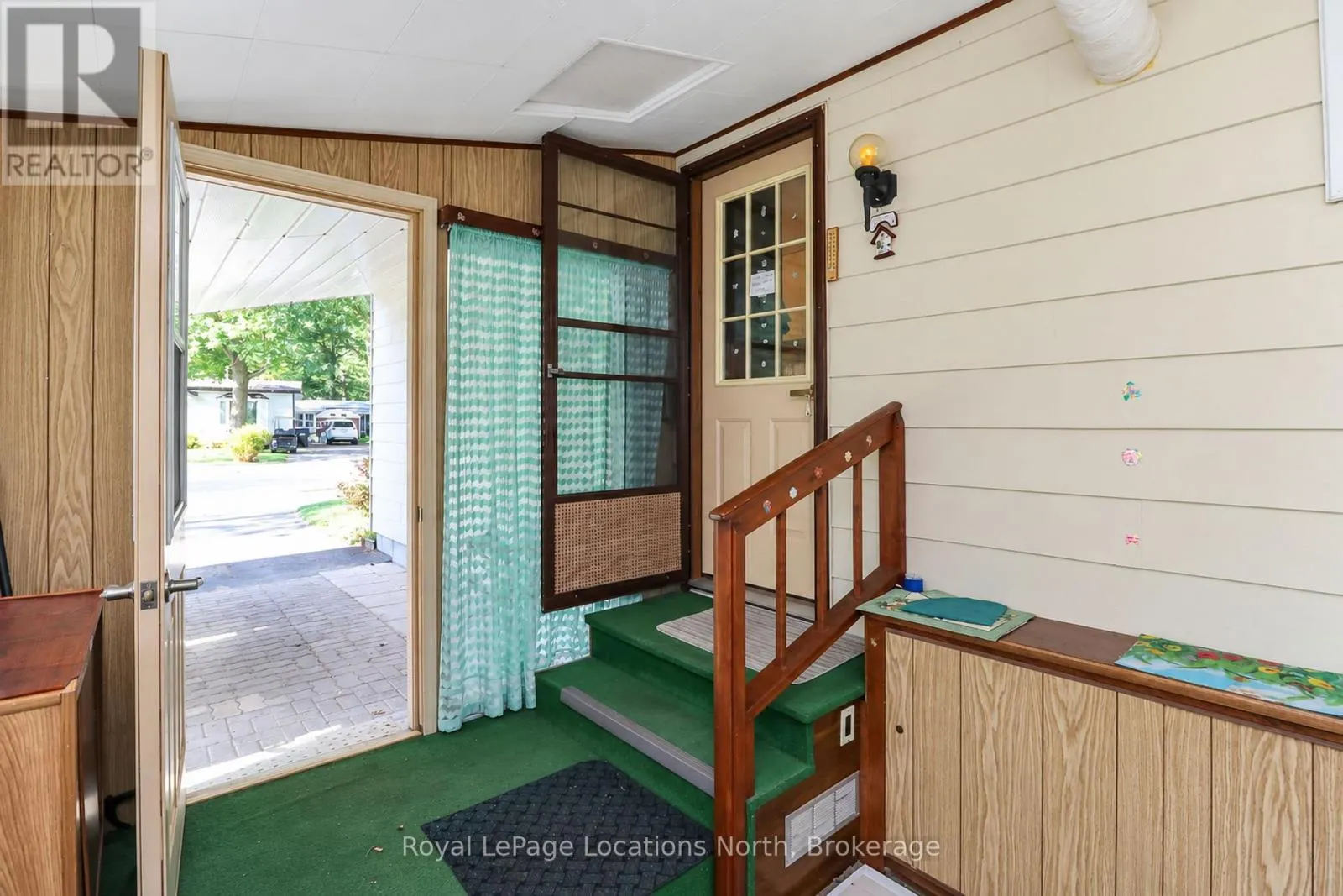 16 SINCLAIR AVENUE S