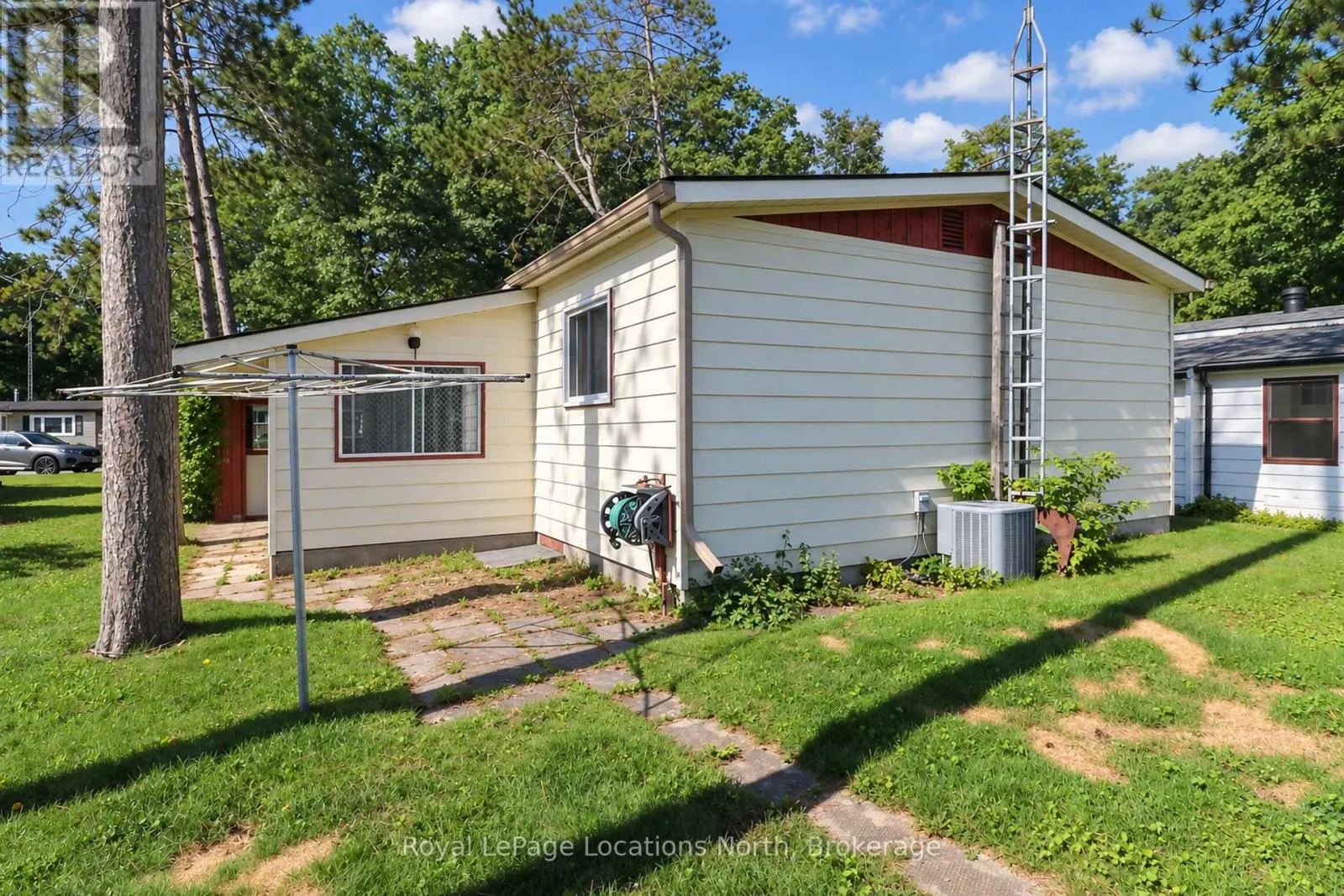 16 SINCLAIR AVENUE S