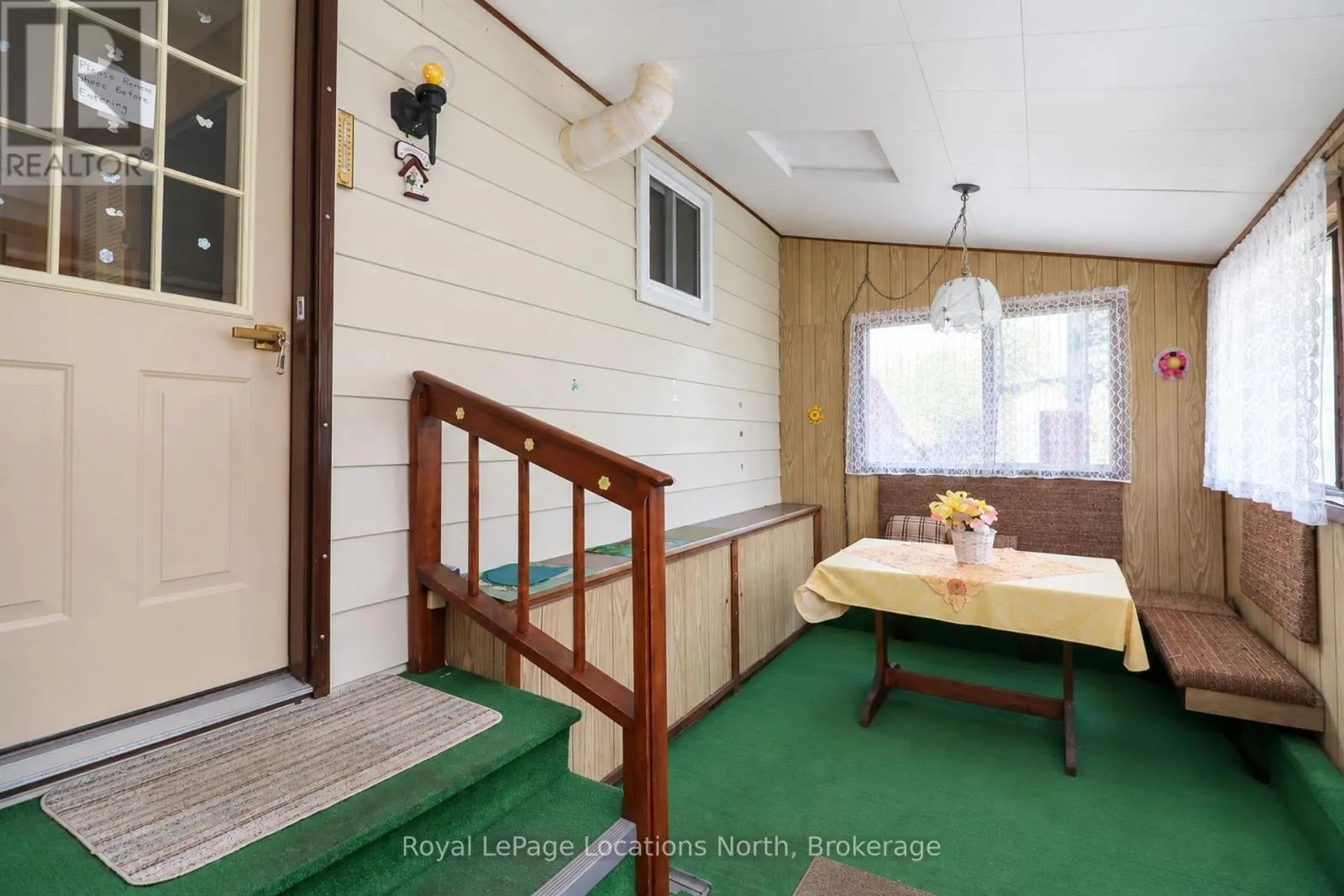 16 SINCLAIR AVENUE S