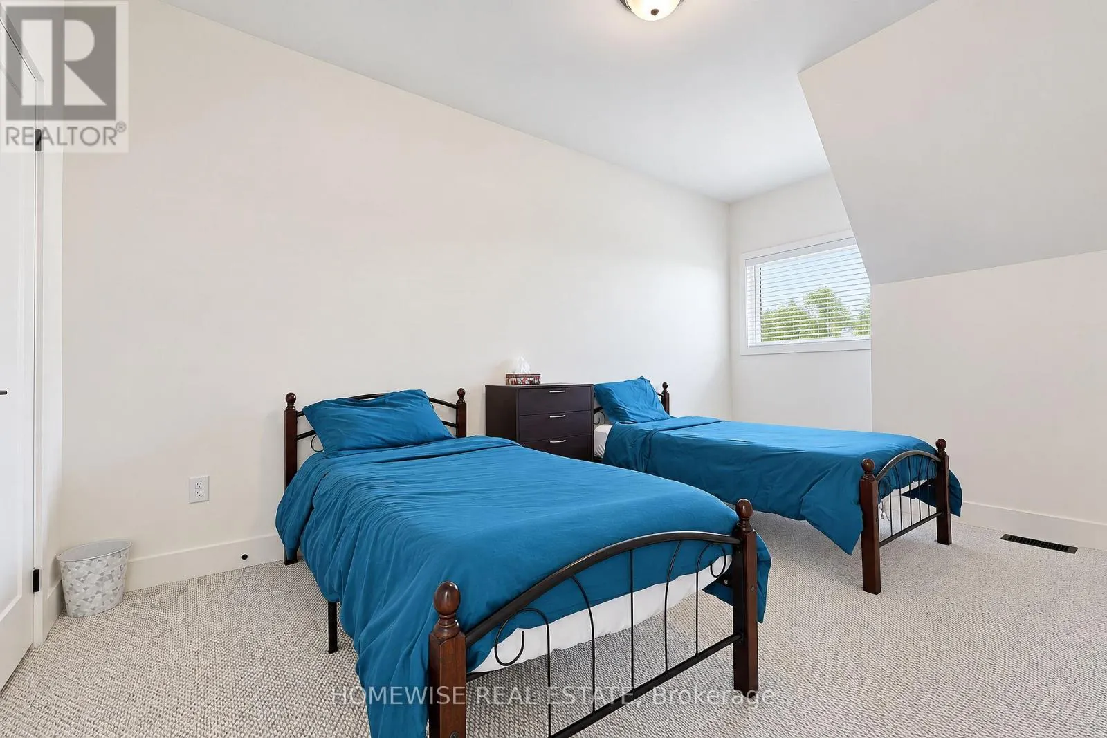 33 RUBY CRESCENT