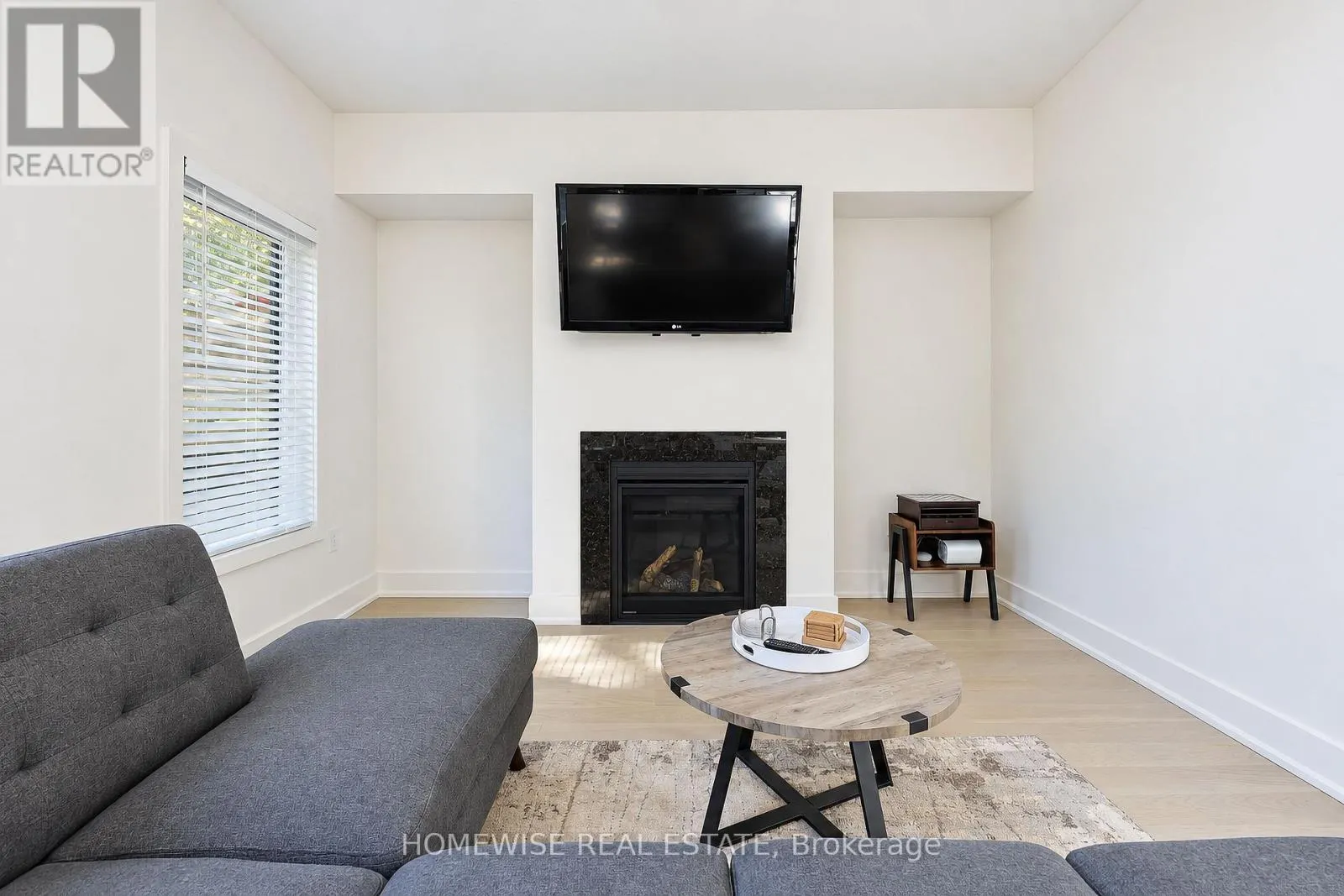 33 RUBY CRESCENT