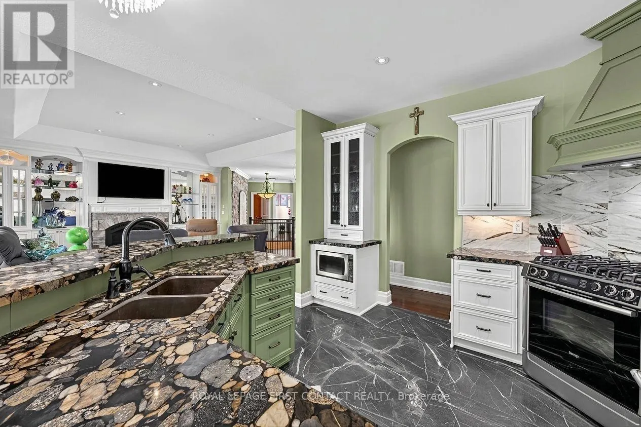 35 WENDAT TRAIL