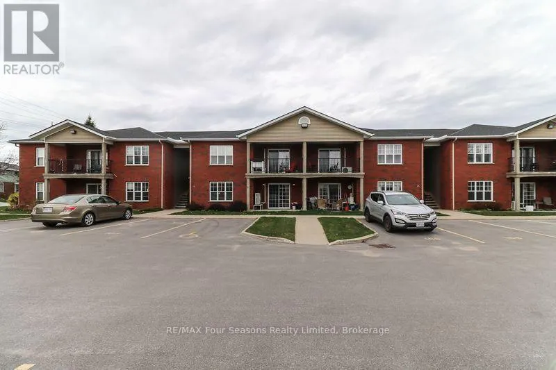 101 - 435 WALNUT STREET #101
