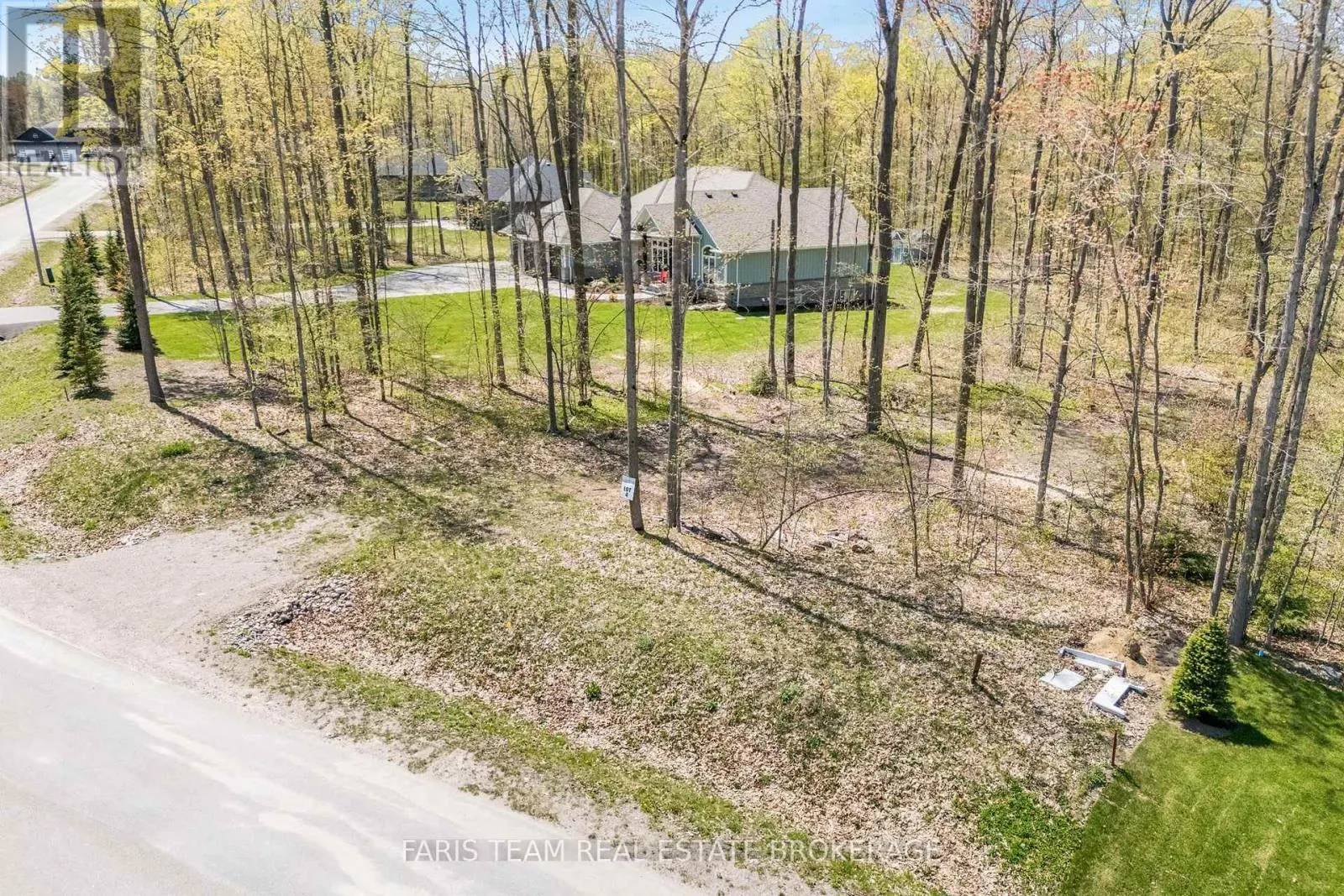 LT 4 GLENN HOWARD COURT