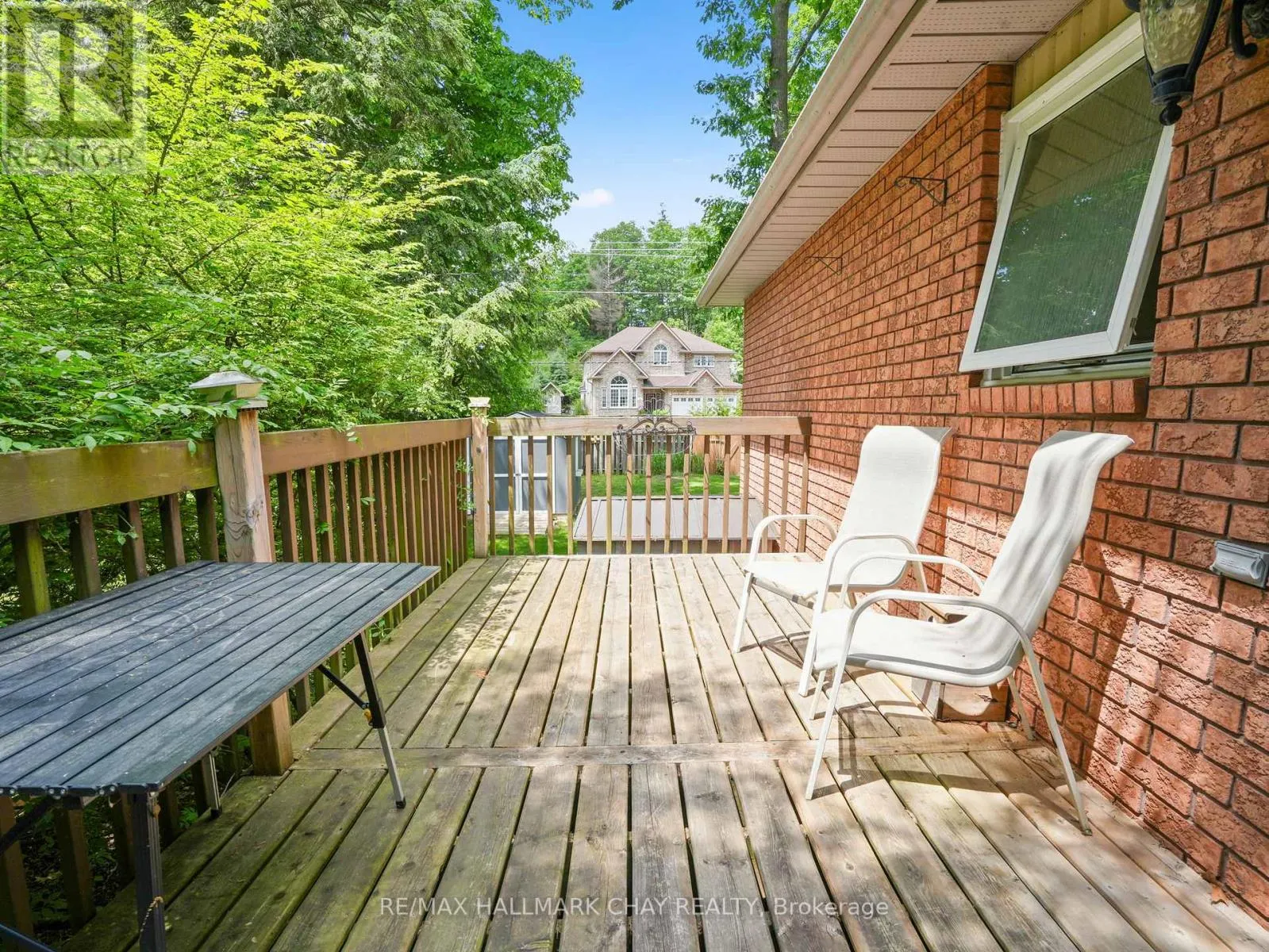 20 DOWNER CRESCENT
