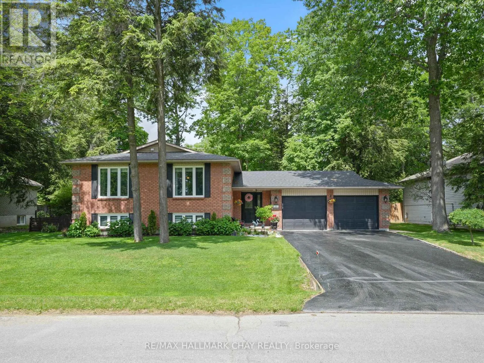 20 DOWNER CRESCENT