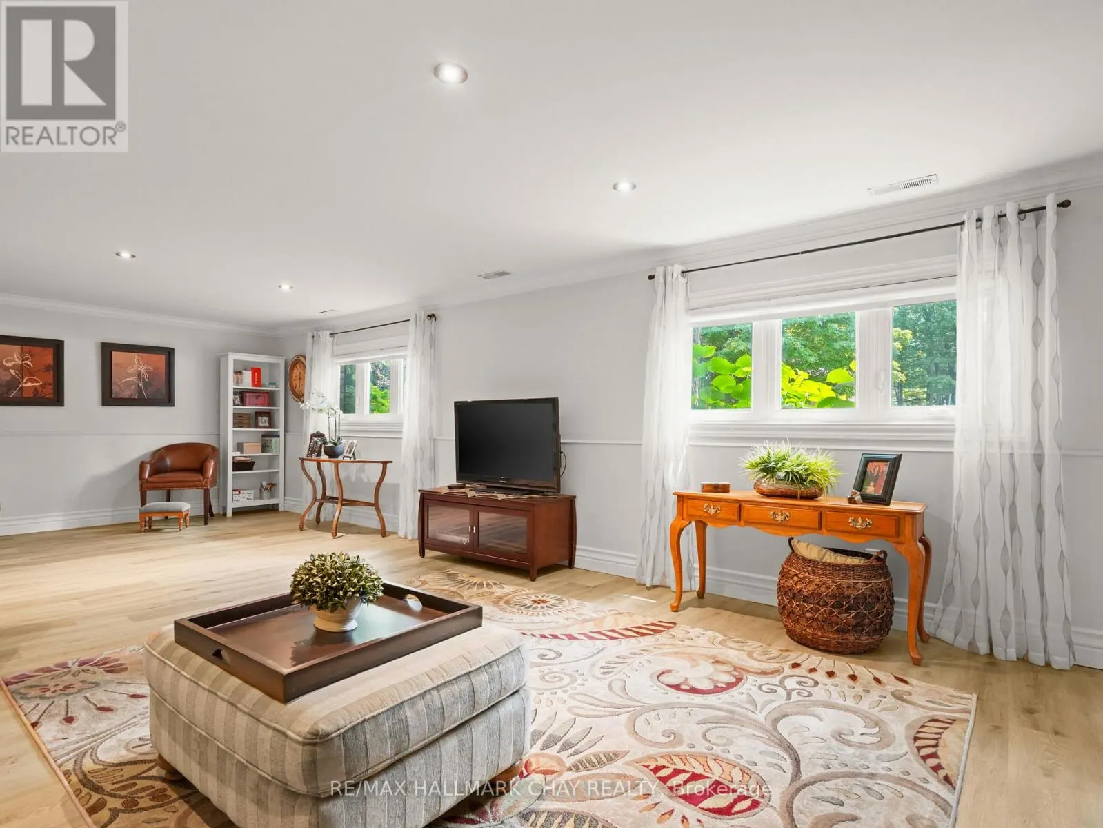 20 DOWNER CRESCENT