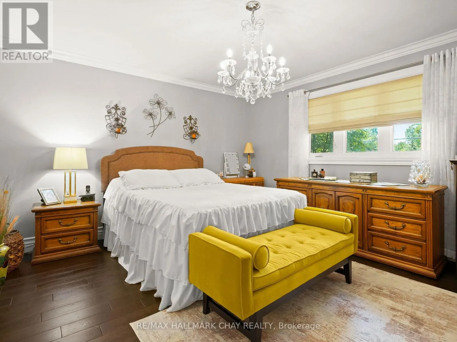 20 DOWNER CRESCENT