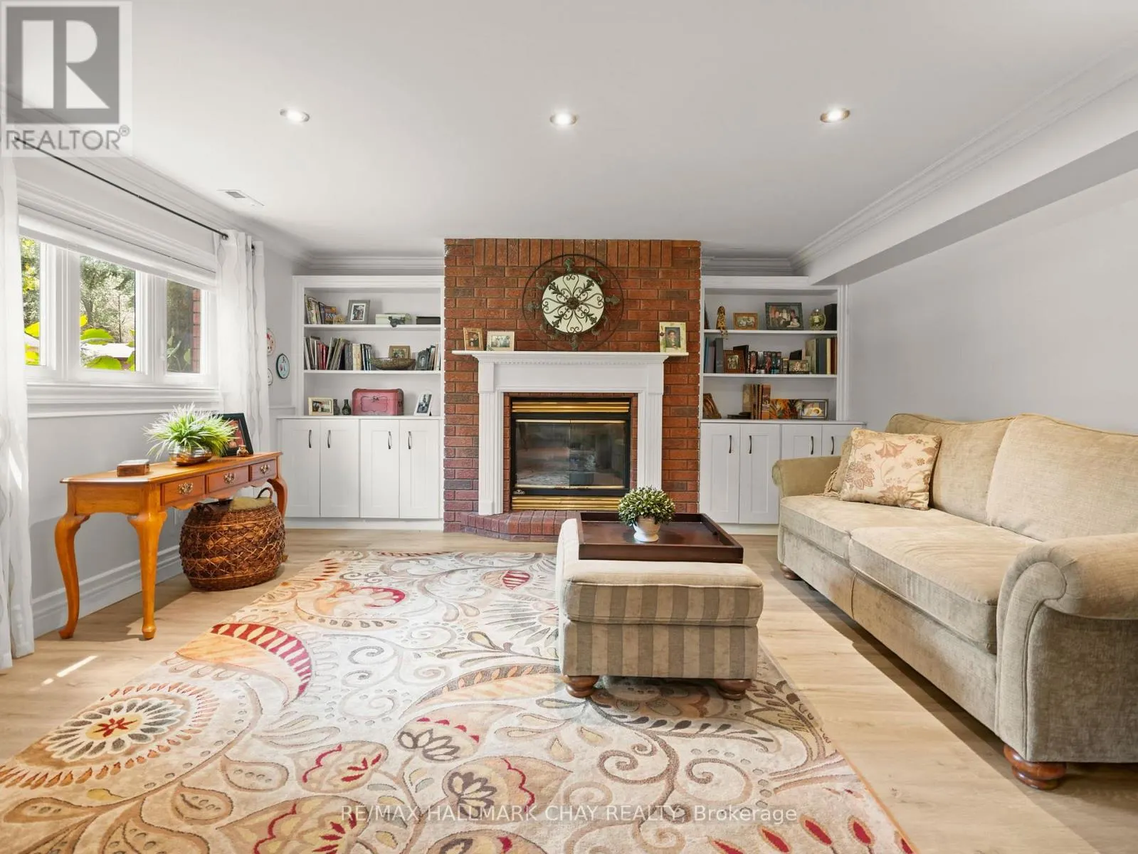 20 DOWNER CRESCENT