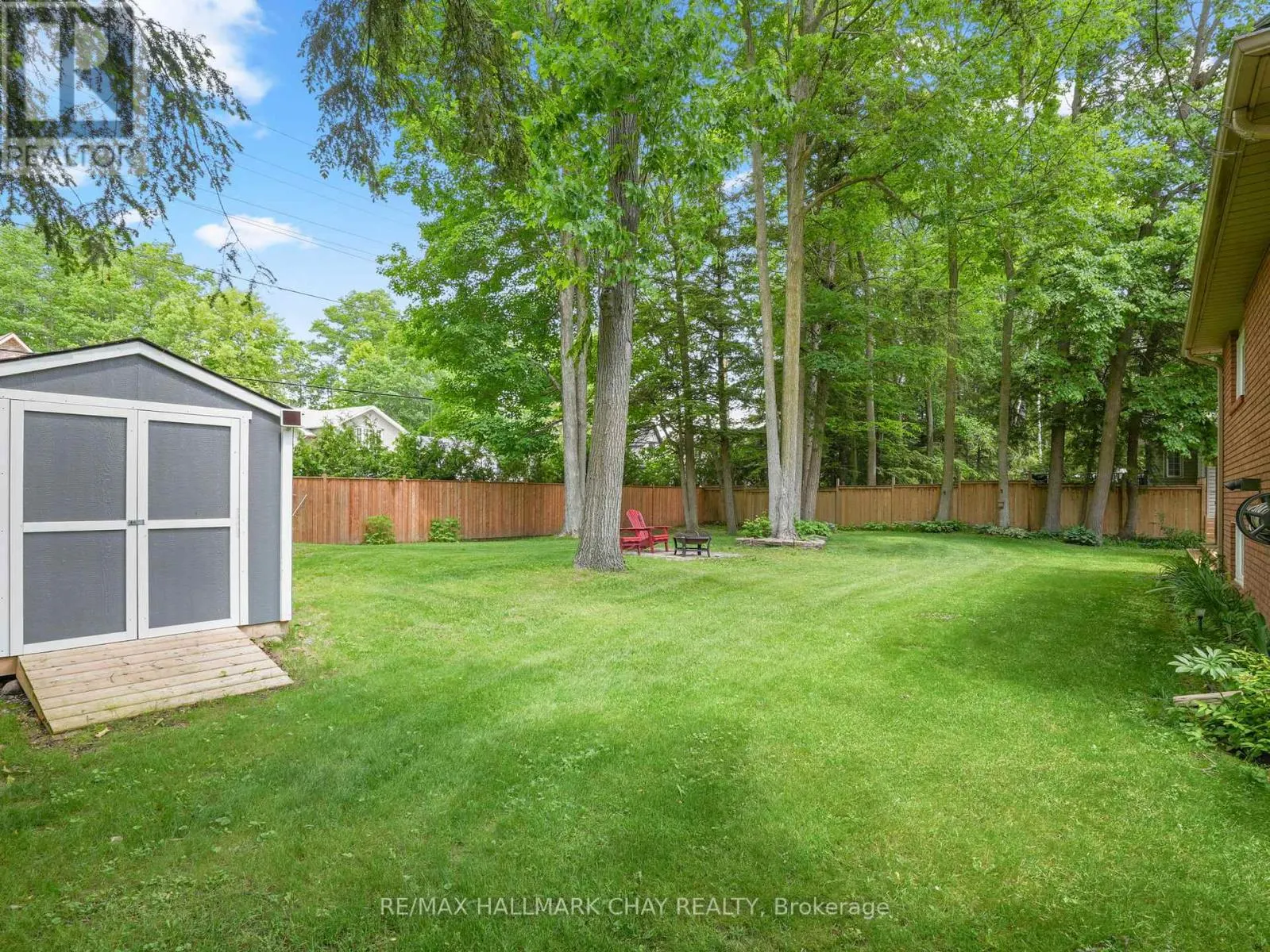 20 DOWNER CRESCENT