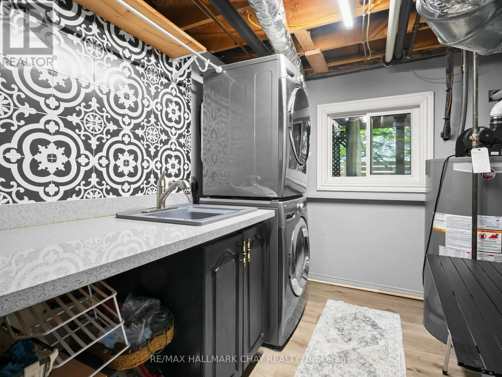 20 DOWNER CRESCENT