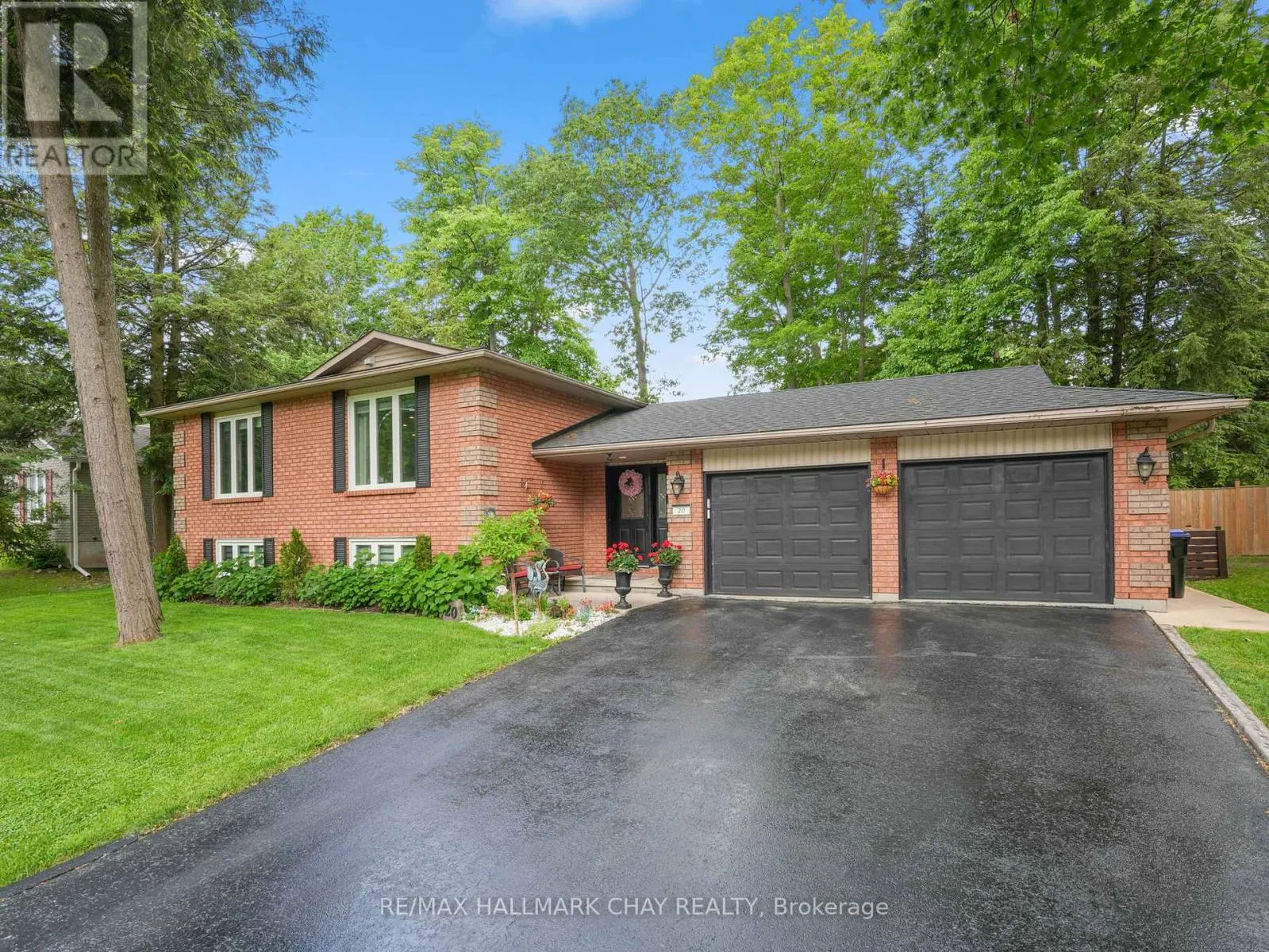 20 DOWNER CRESCENT
