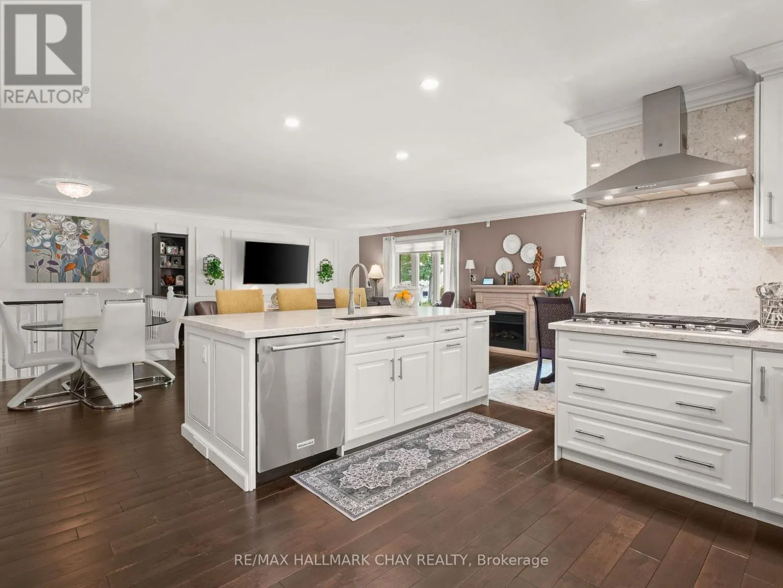 20 DOWNER CRESCENT