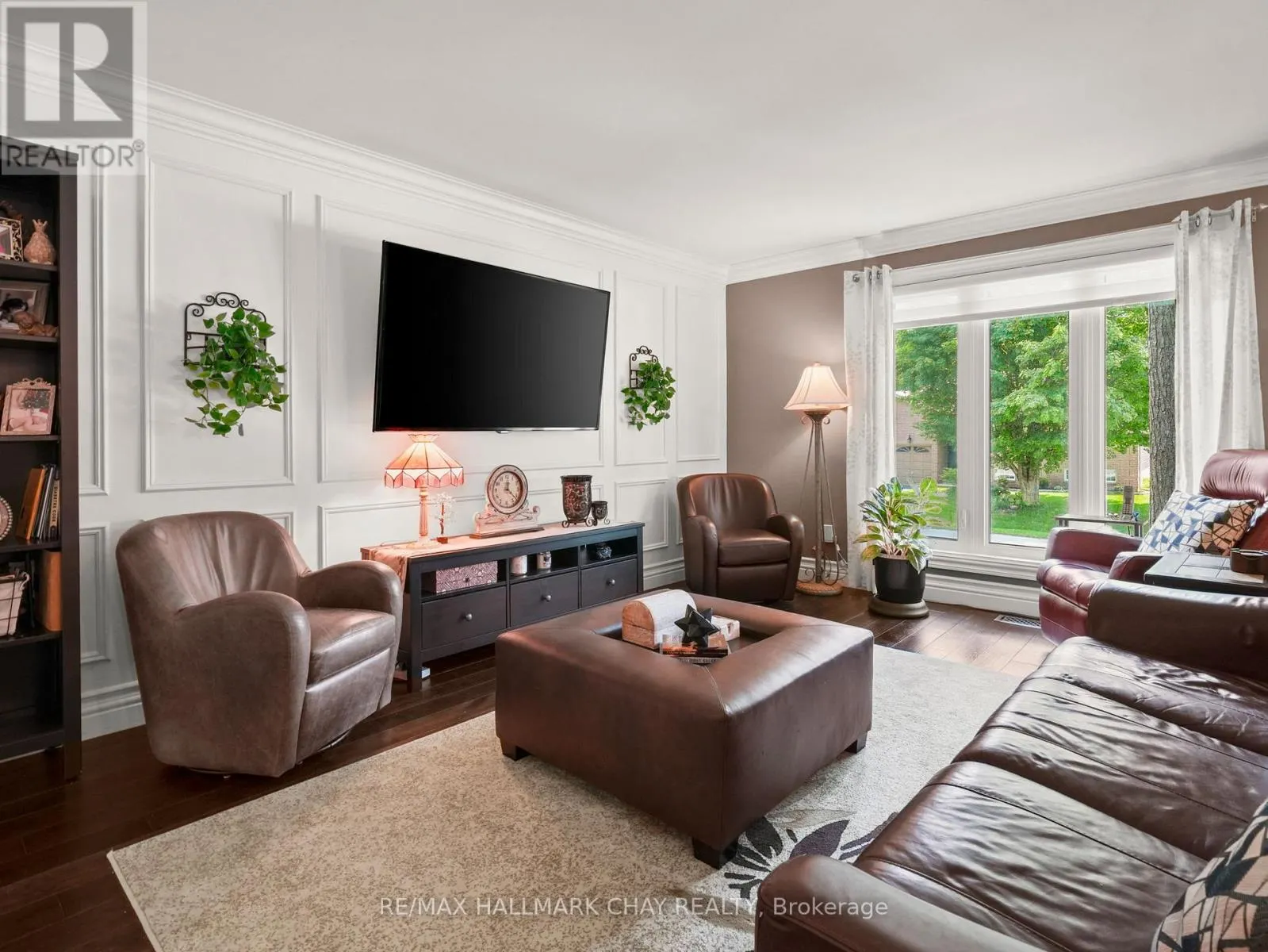 20 DOWNER CRESCENT