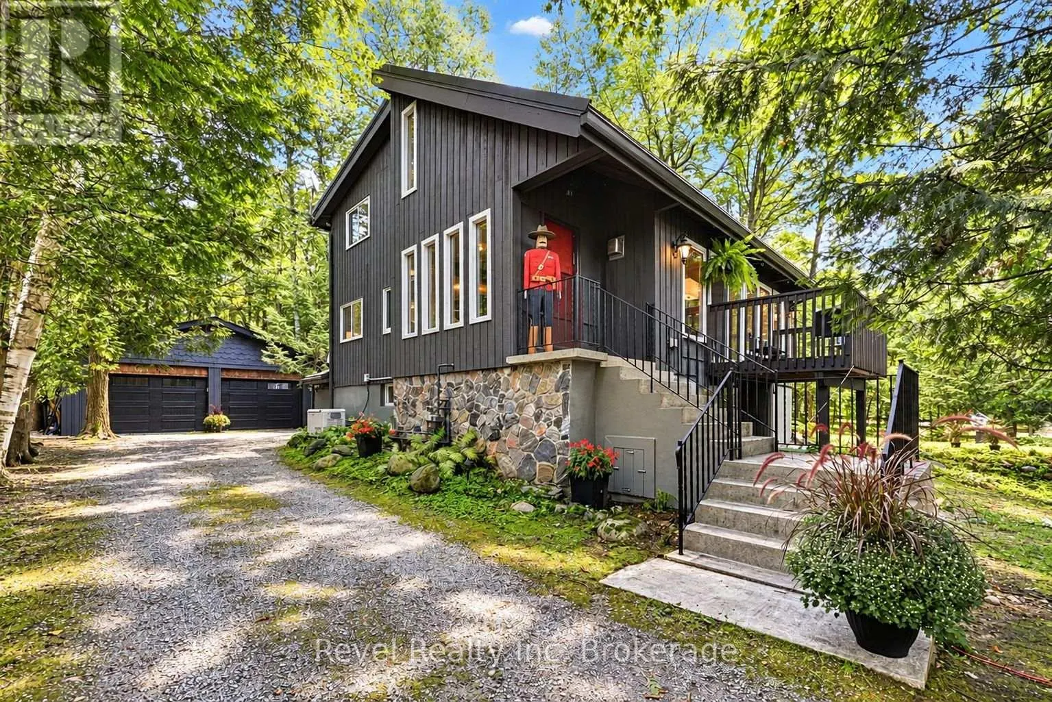 33 GREENWOOD DRIVE