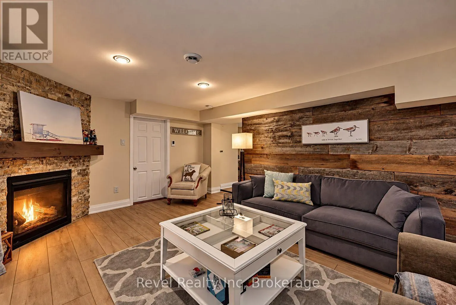 33 GREENWOOD DRIVE