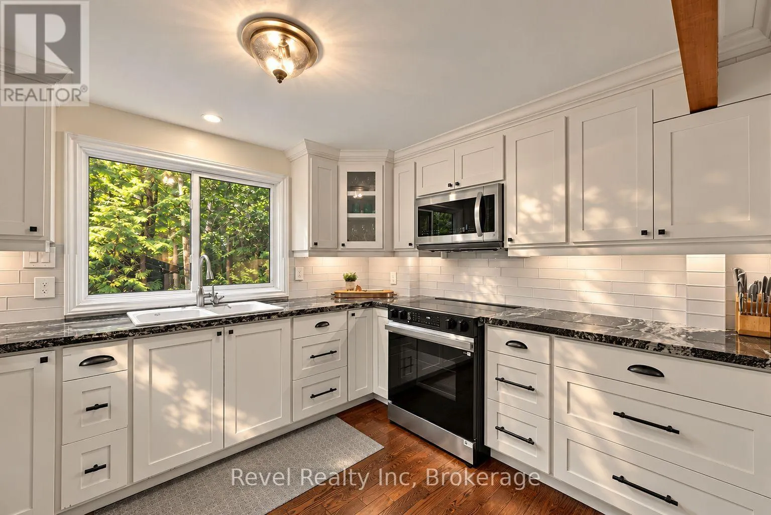 33 GREENWOOD DRIVE