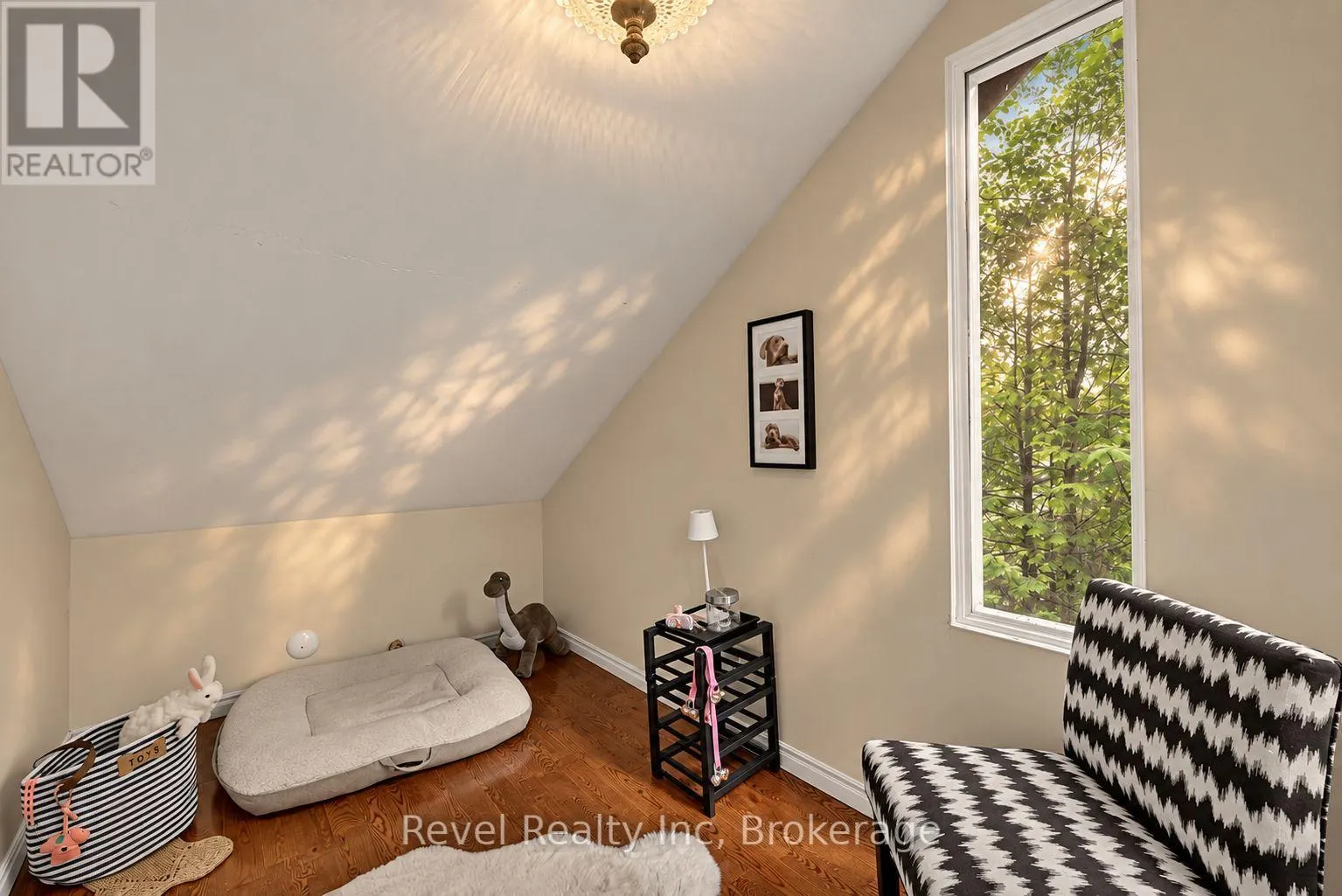 33 GREENWOOD DRIVE