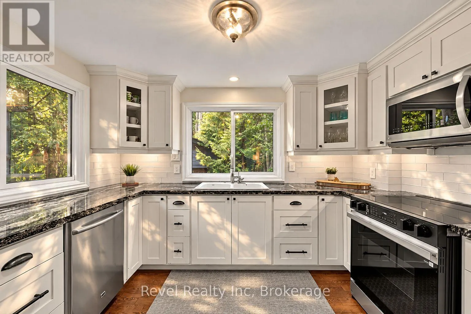 33 GREENWOOD DRIVE