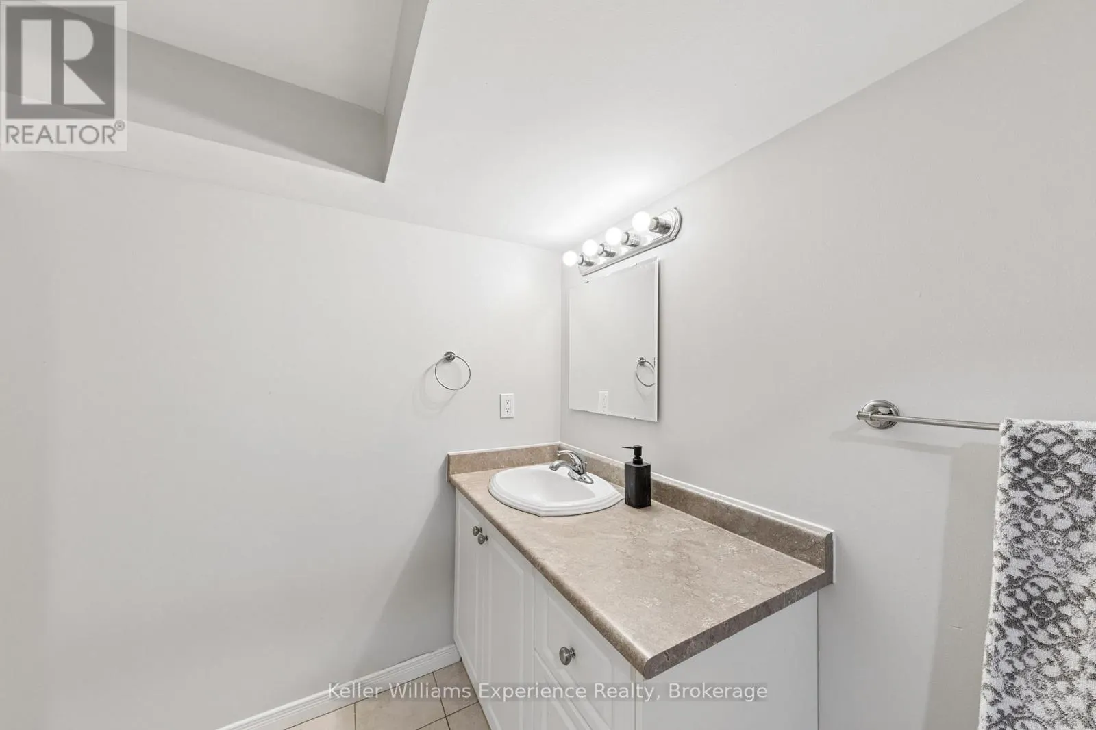 23 - 2 BERNICK DRIVE #23