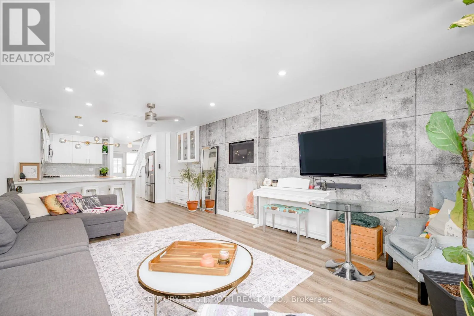 19 - 4 PARADISE BOULEVARD