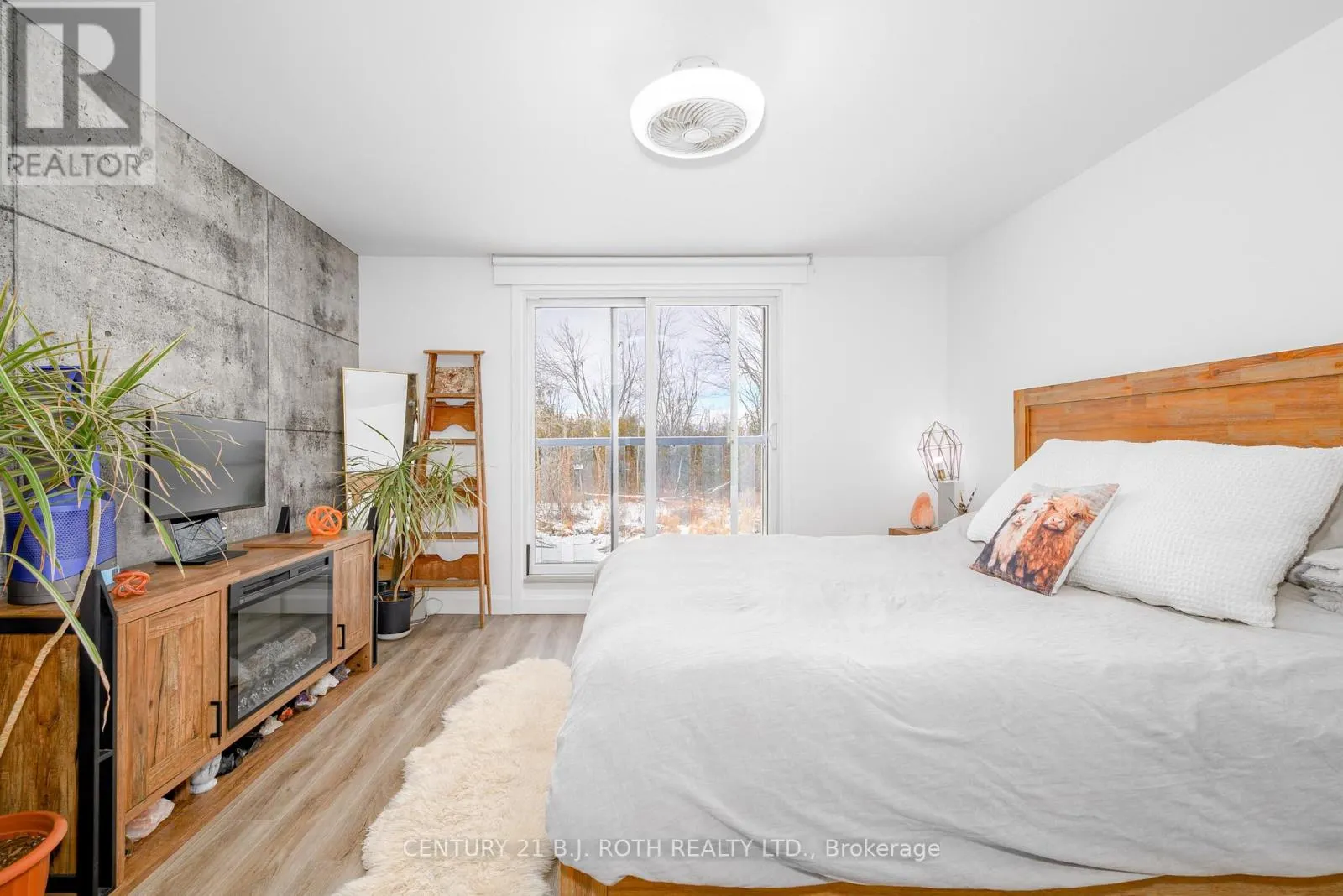 19 - 4 PARADISE BOULEVARD