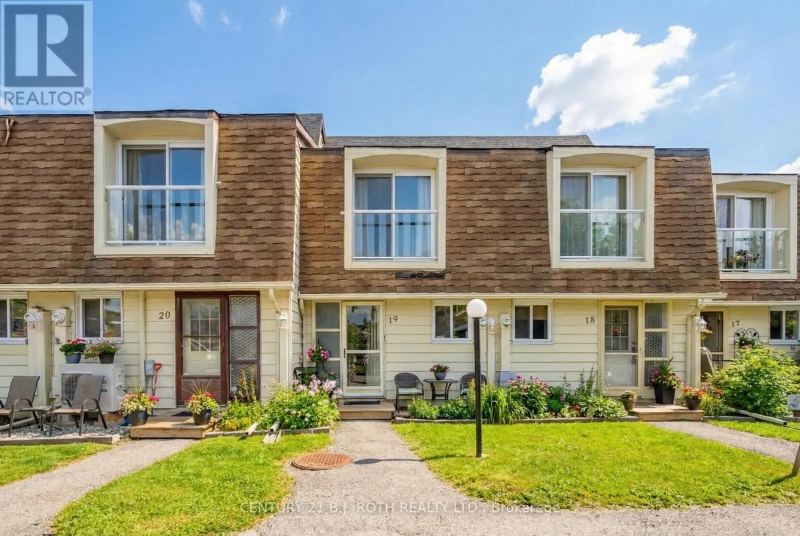 19 - 4 PARADISE BOULEVARD