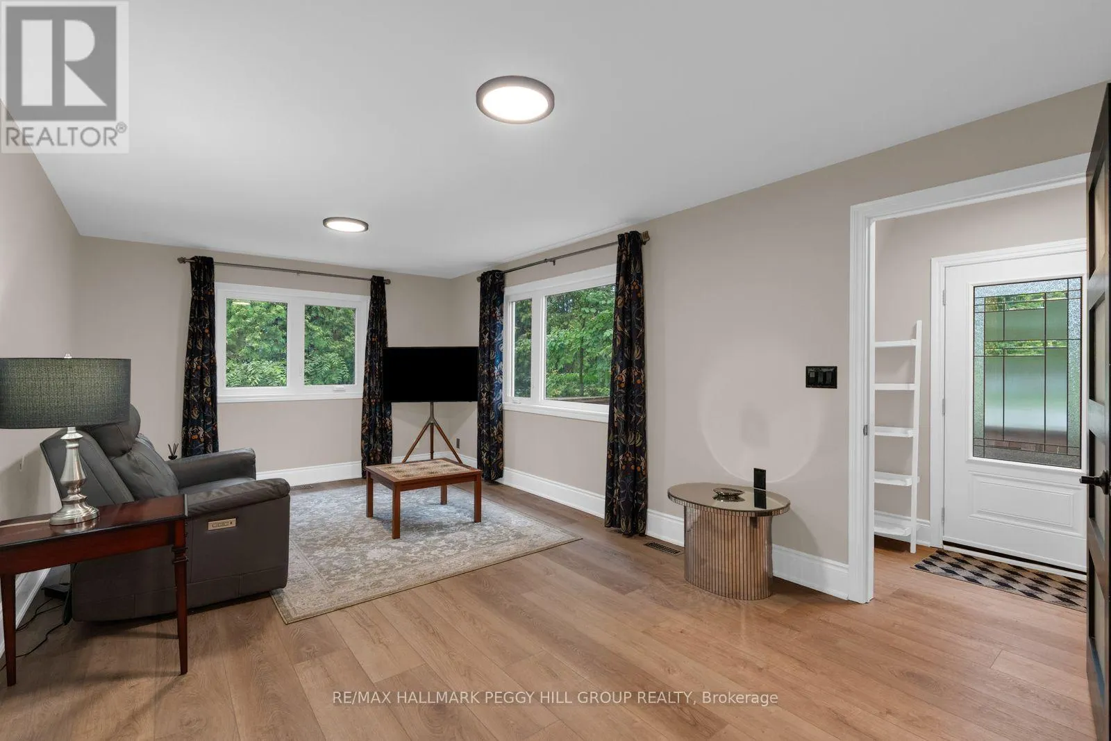 1387 OLD BARRIE ROAD W