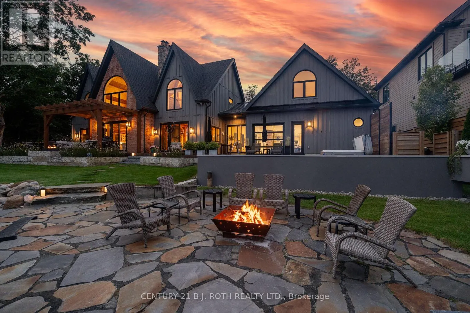 247 LAKESHORE ROAD W