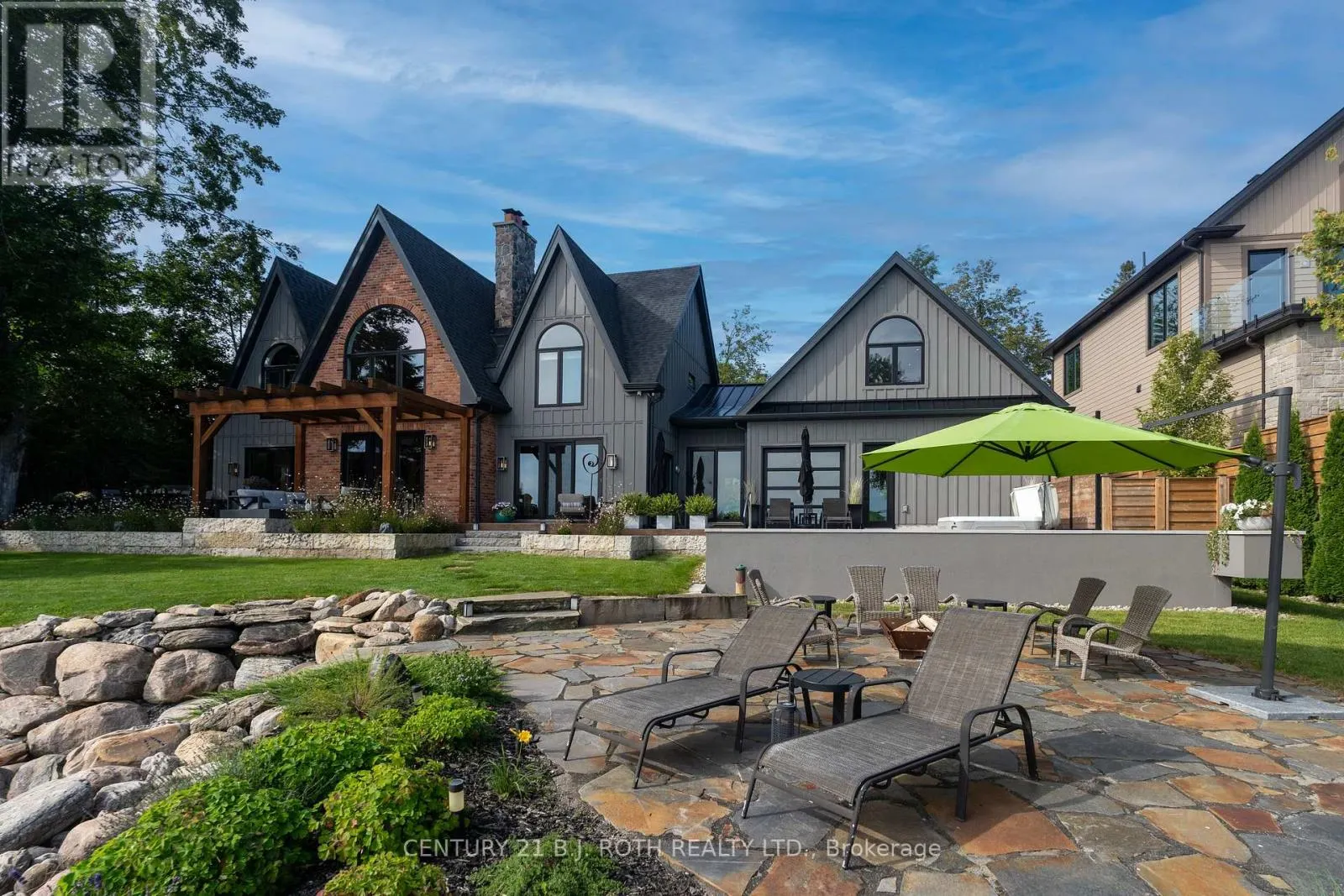 247 LAKESHORE ROAD W