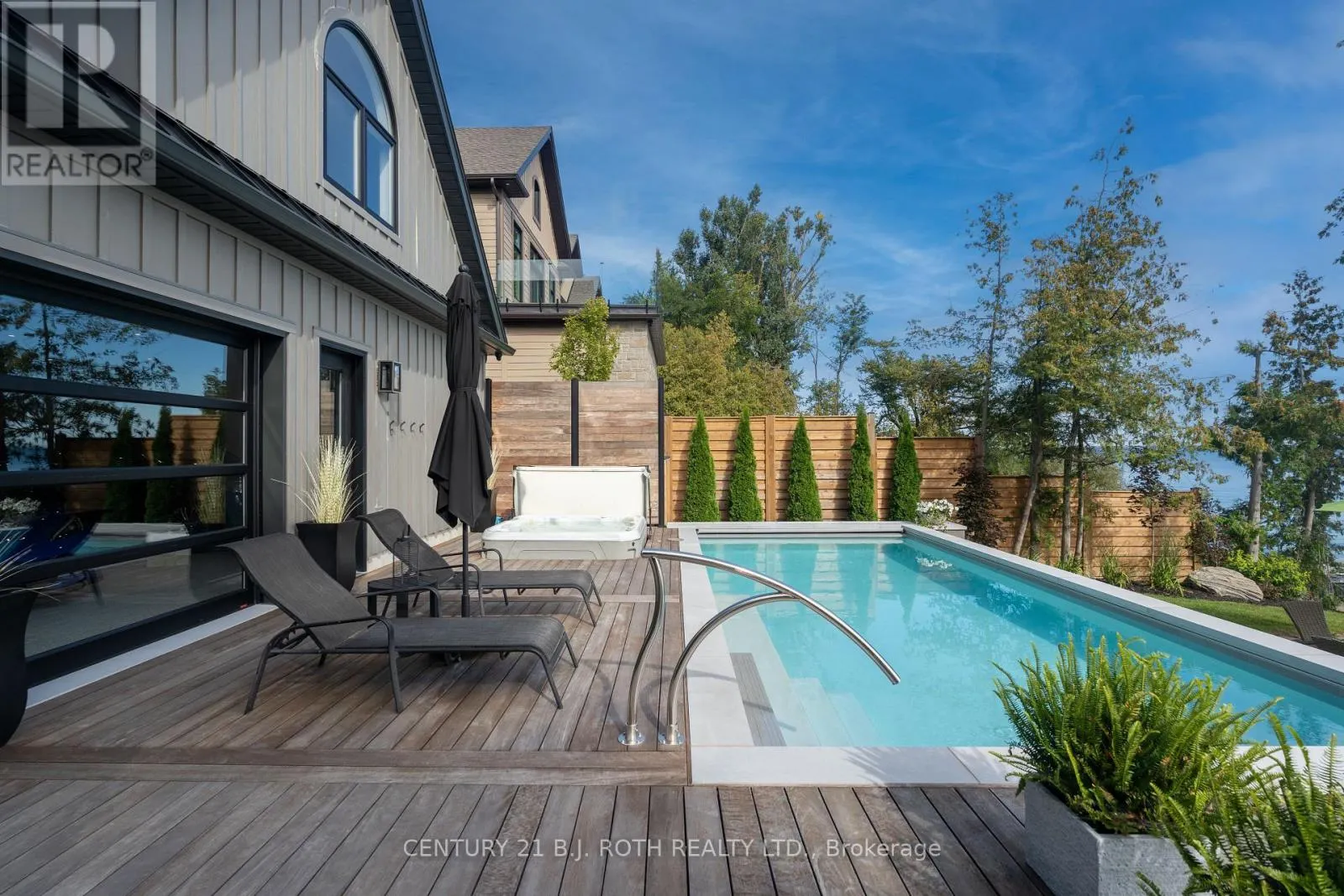 247 LAKESHORE ROAD W