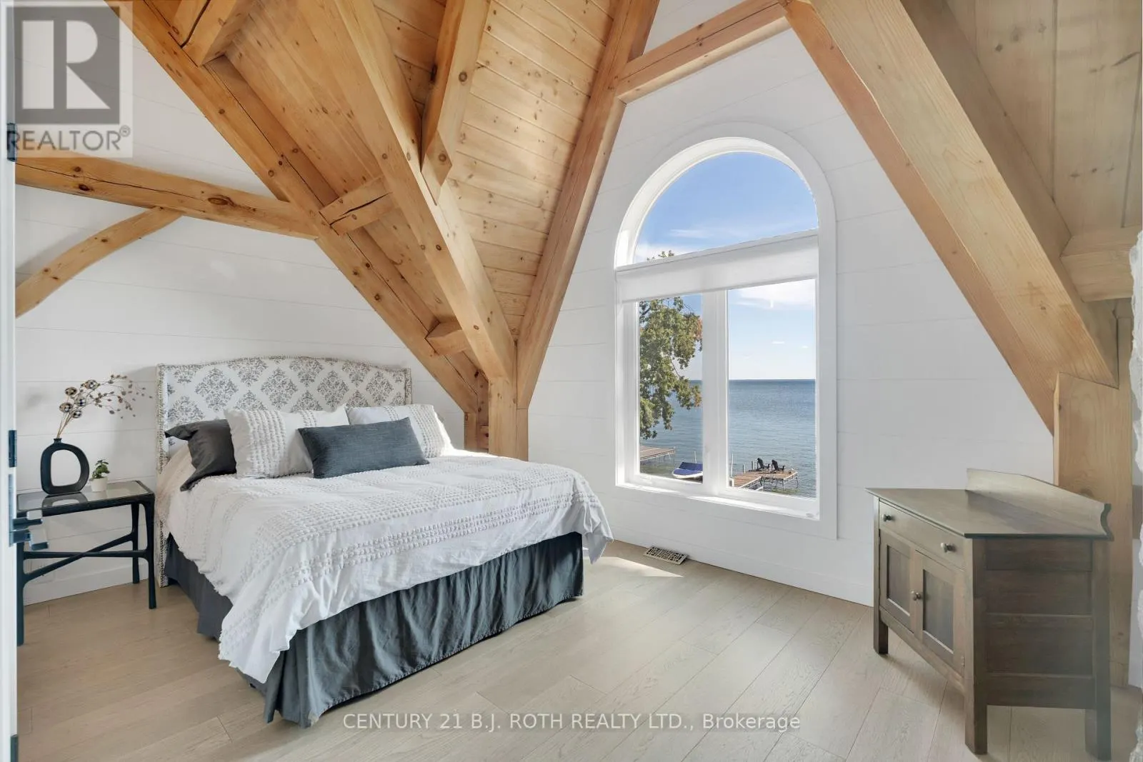 247 LAKESHORE ROAD W