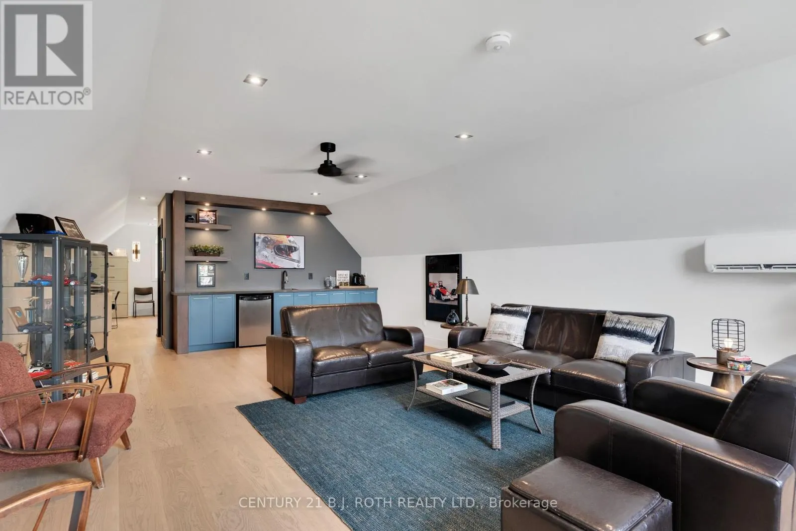 247 LAKESHORE ROAD W