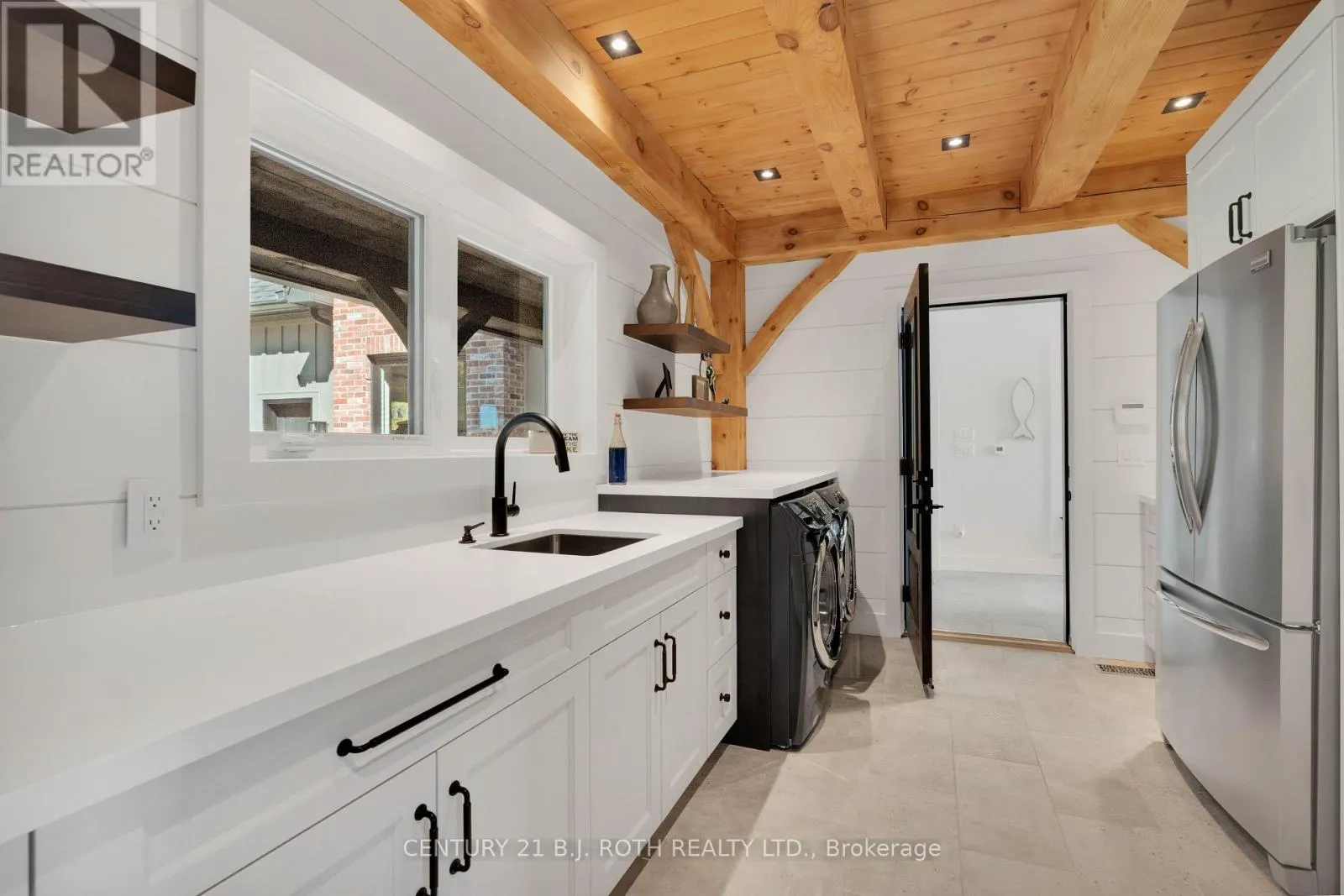 247 LAKESHORE ROAD W