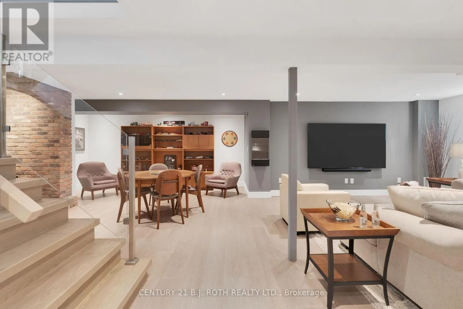 247 LAKESHORE ROAD W